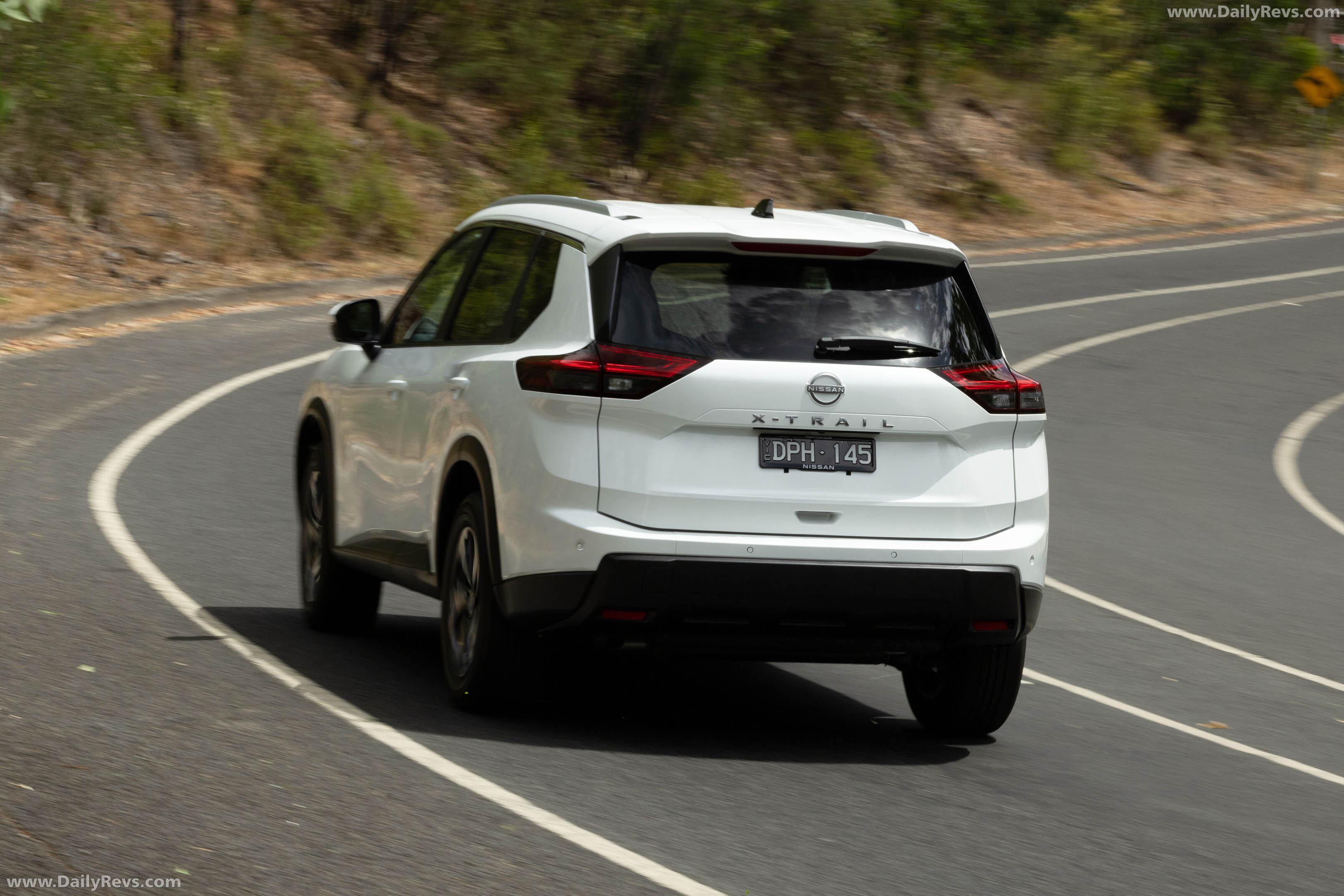 2026 Nissan X-Trail ST-L Rear View