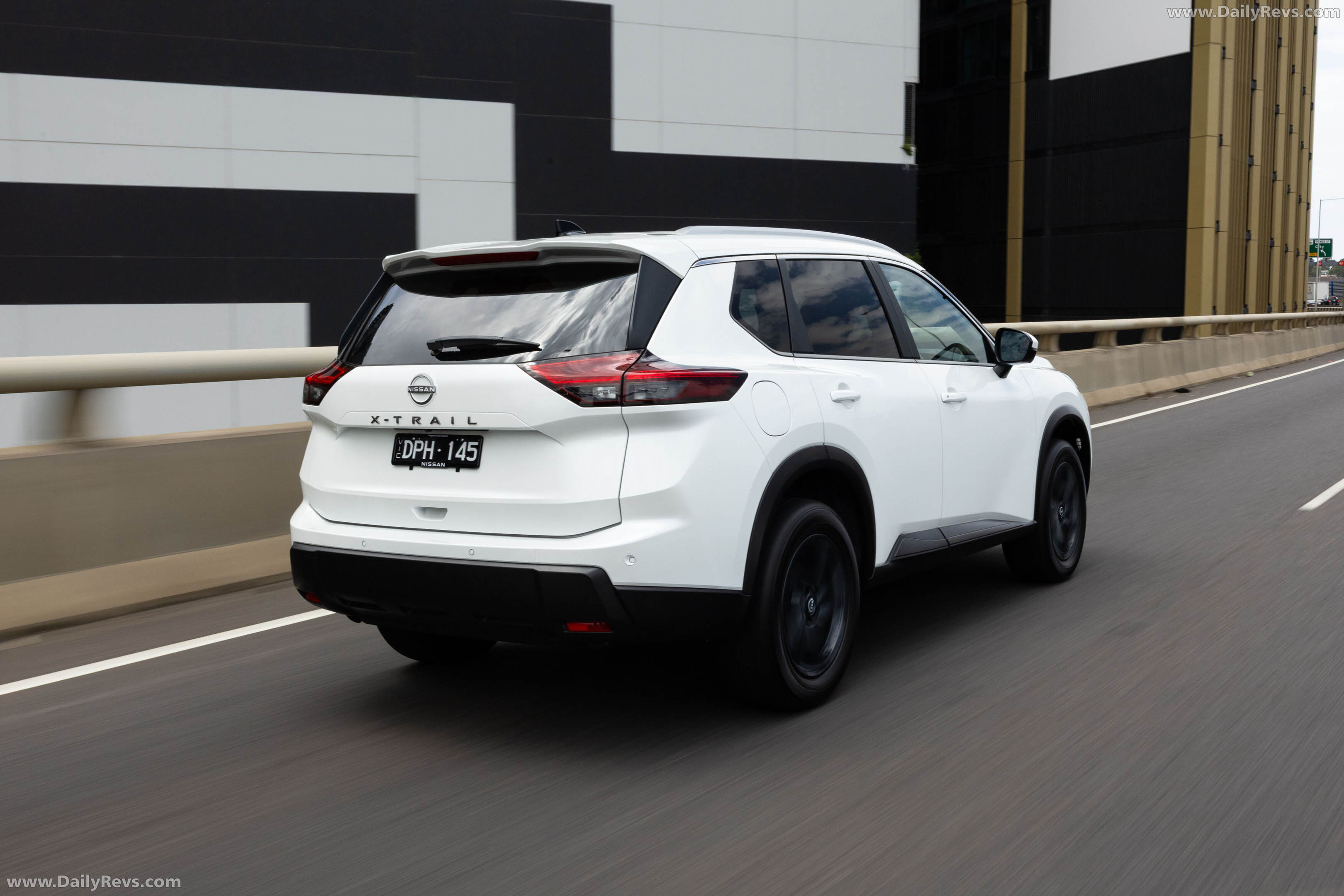 2026 Nissan X-Trail ST-L Rear View