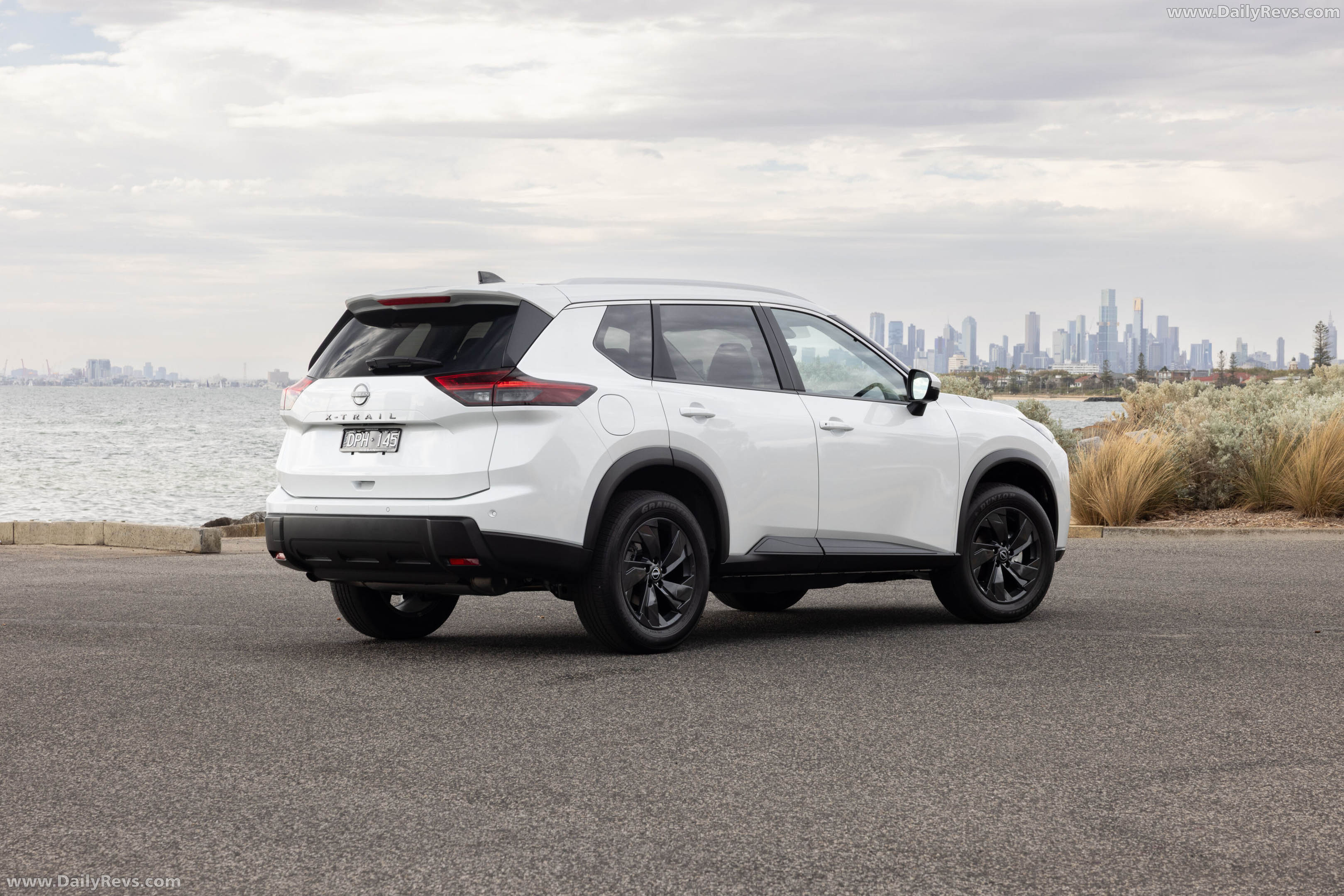 2026 Nissan X-Trail ST-L Rear View
