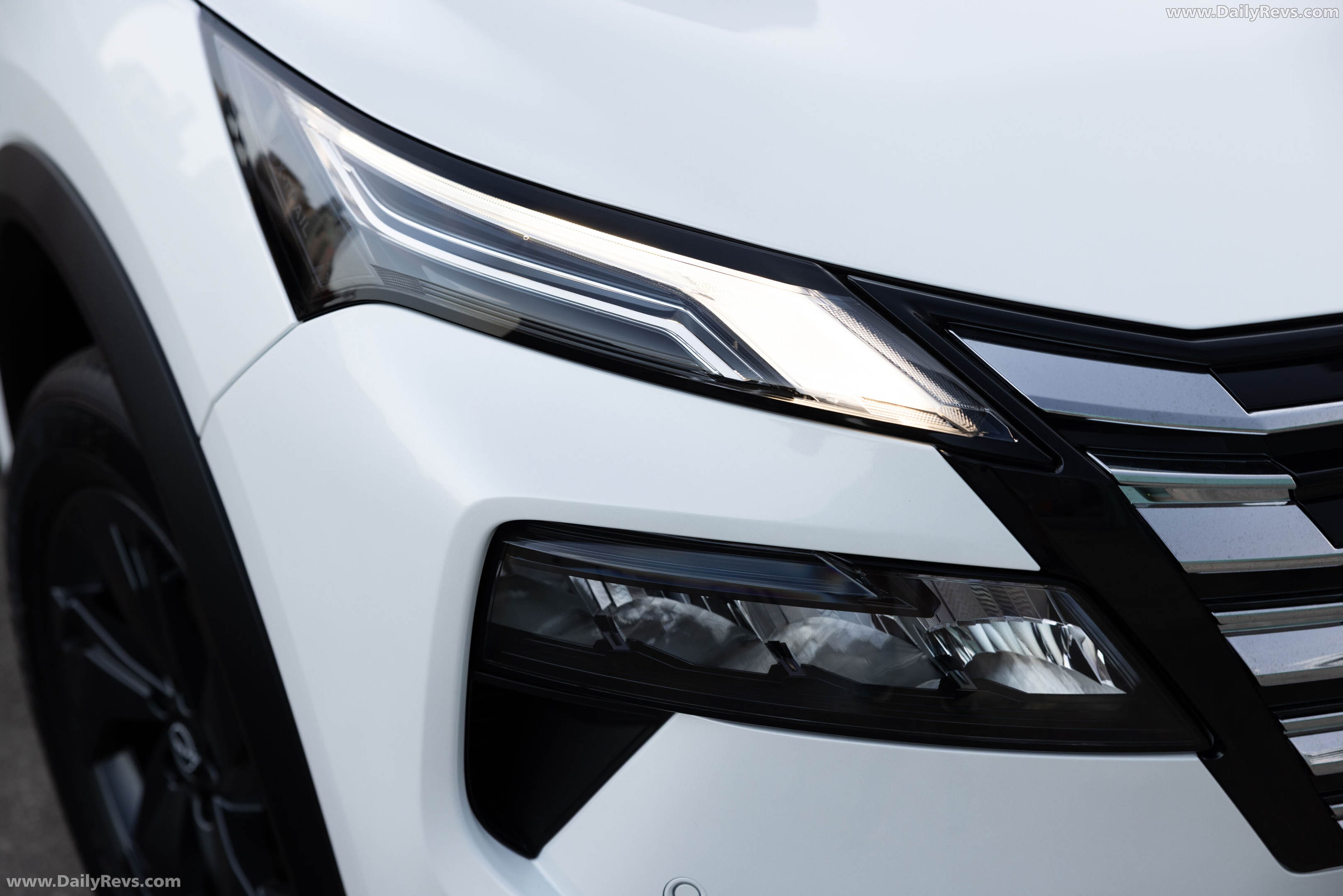 2026 Nissan X-Trail ST-L Exterior