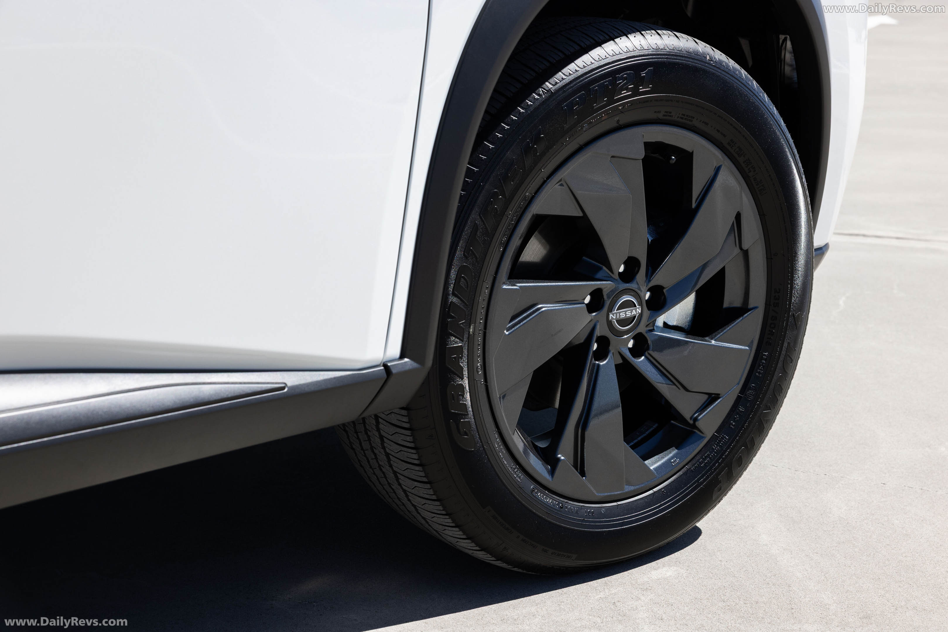 2026 Nissan X-Trail ST-L Exterior