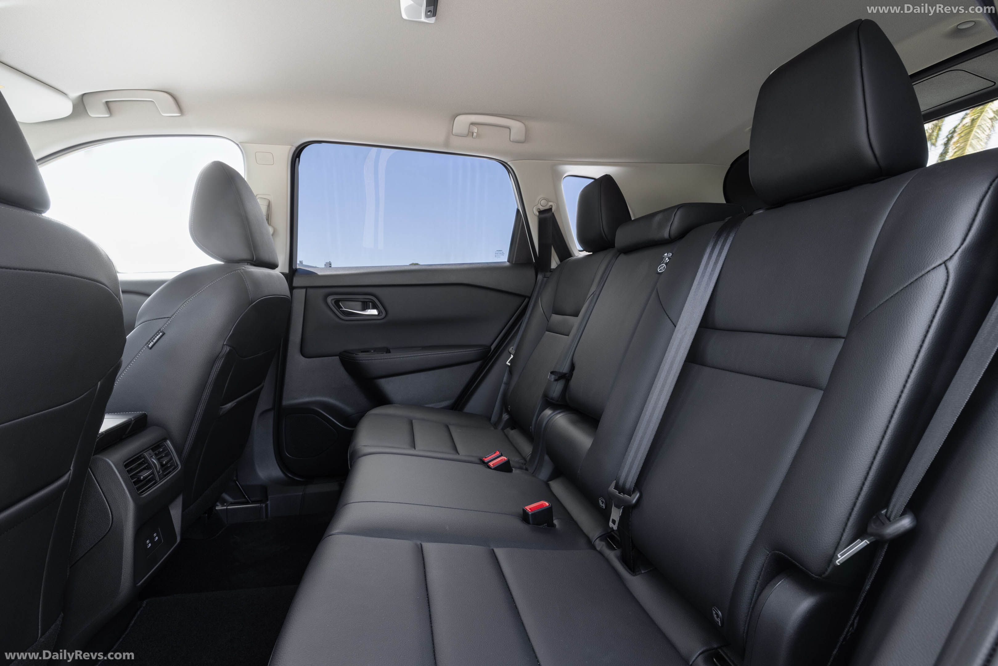 2026 Nissan X-Trail ST-L Interior