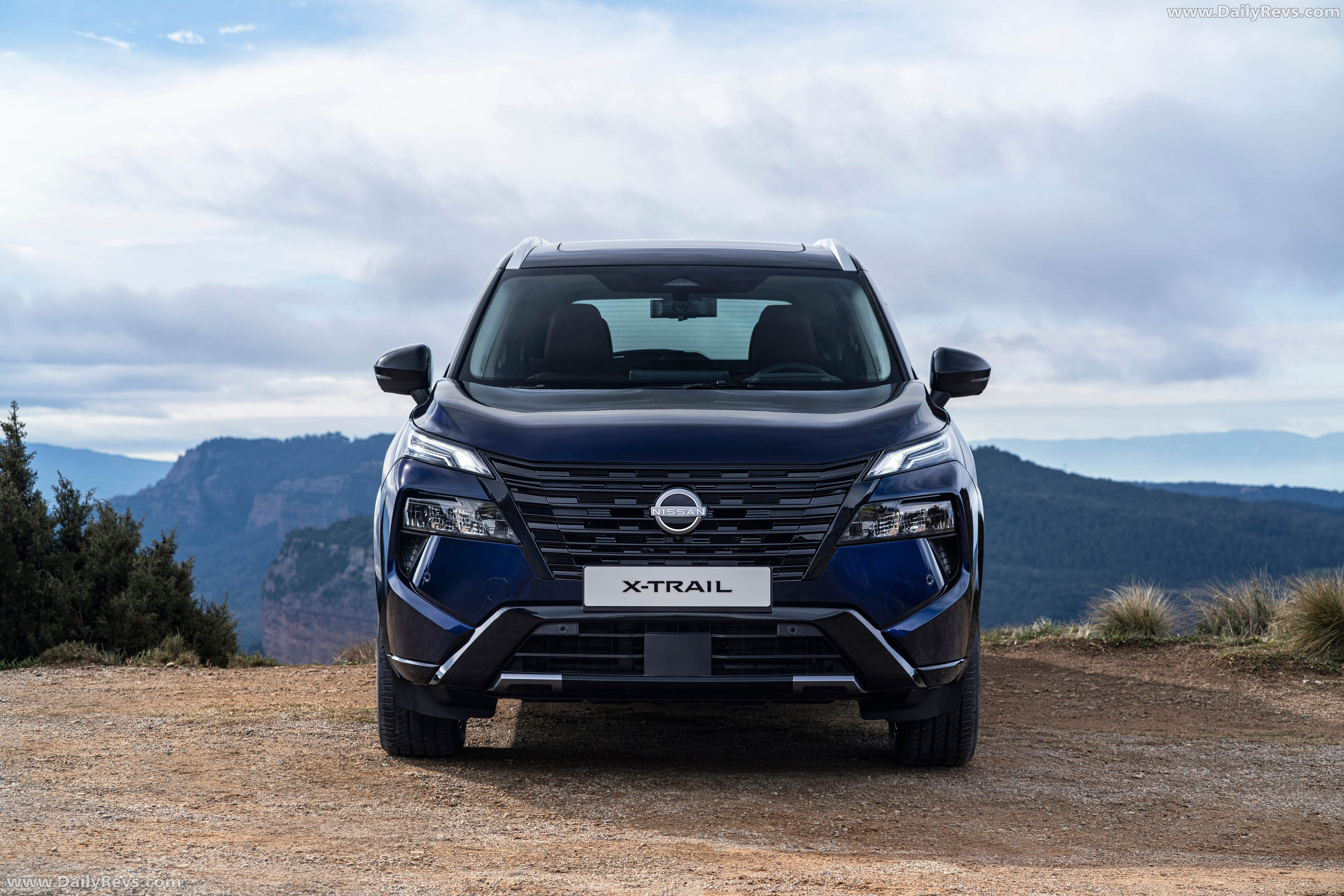2026 Nissan X-Trail Tekna Front View