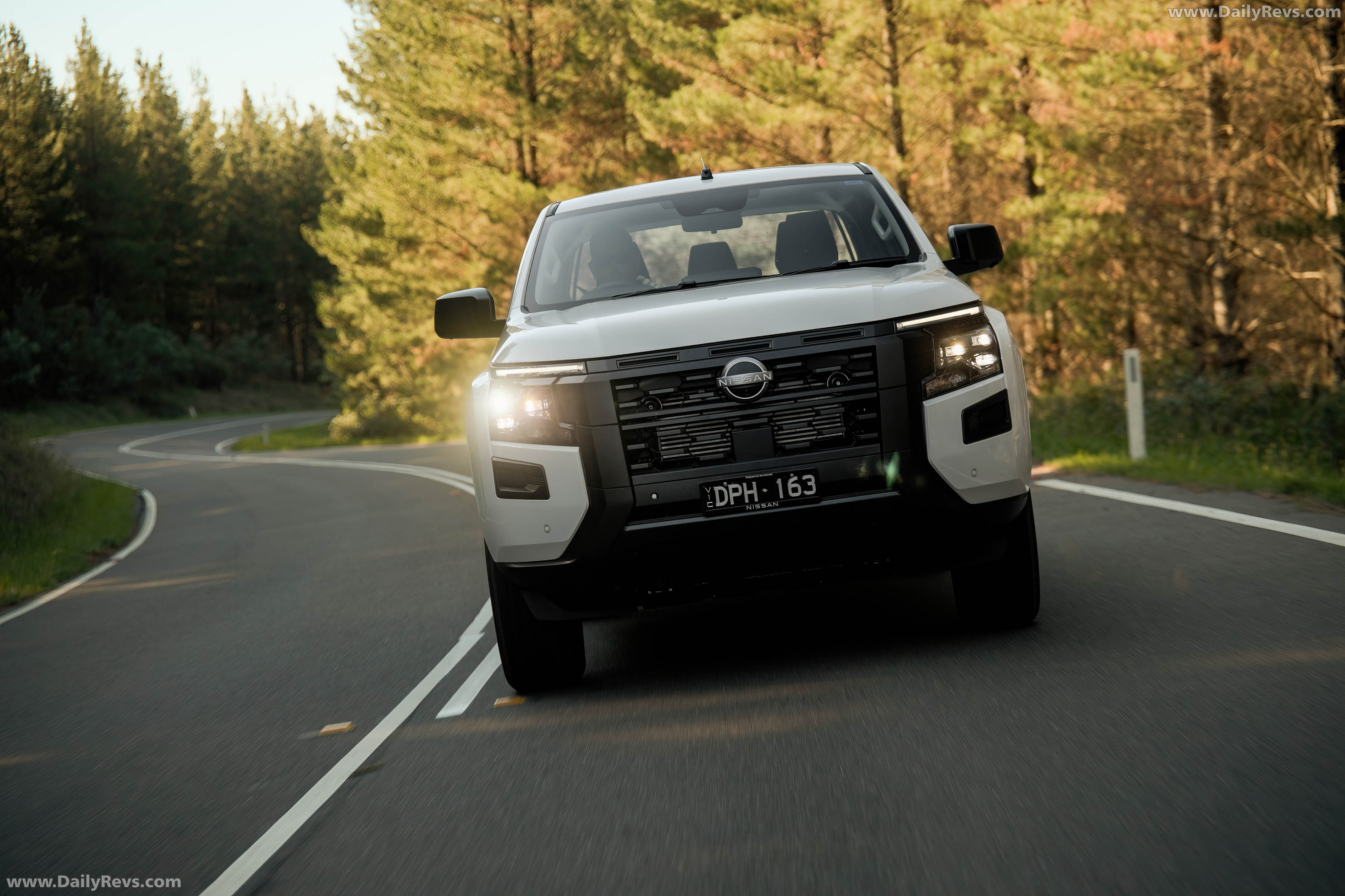 2026 Nissan Navara SL Front View