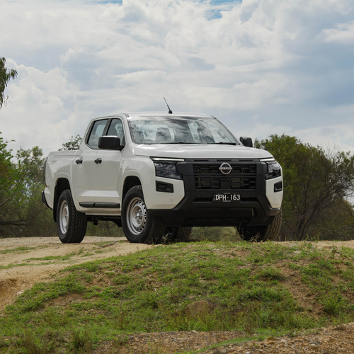 2026 Nissan Navara SL Front View