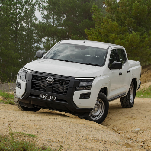 2026 Nissan Navara SL Front View