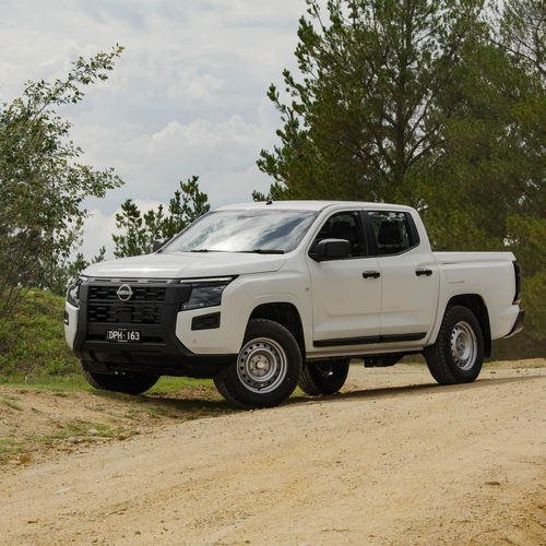 2026 Nissan Navara SL Front View