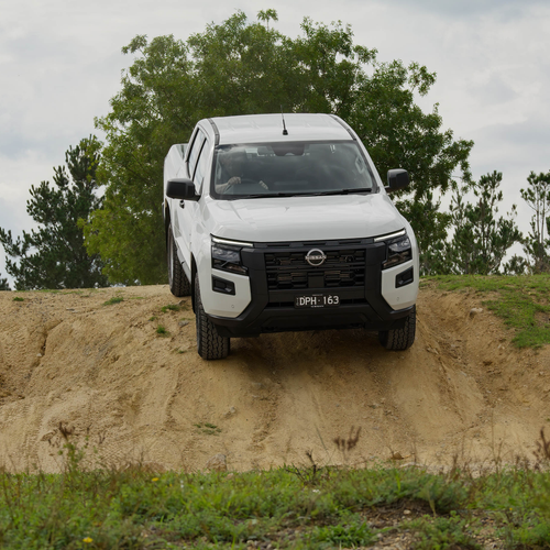 2026 Nissan Navara SL Front View