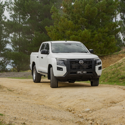2026 Nissan Navara SL Front View