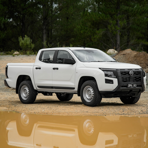 2026 Nissan Navara SL Front View