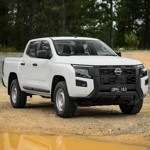 2026 Nissan Navara SL Front View
