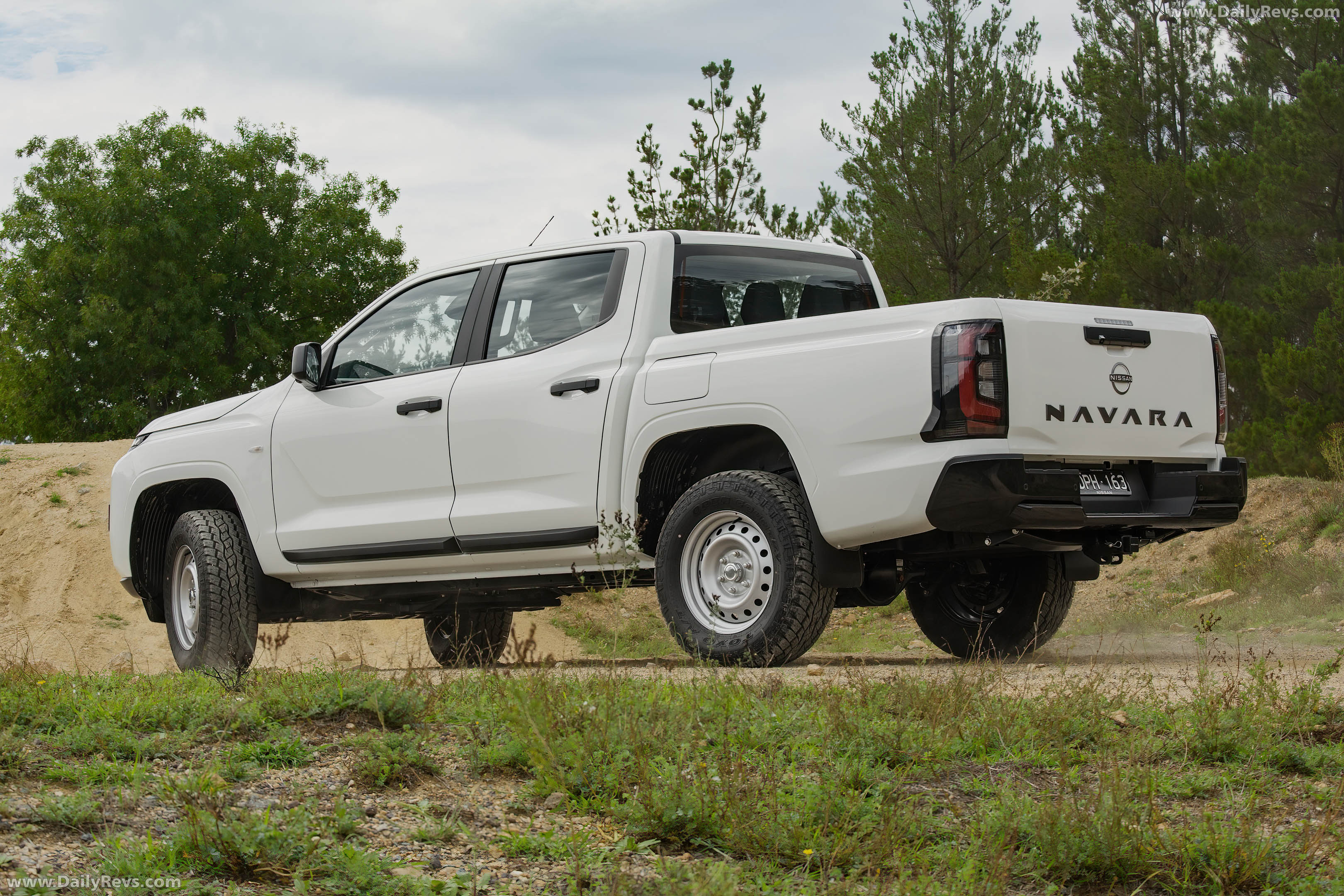 2026 Nissan Navara SL Rear View