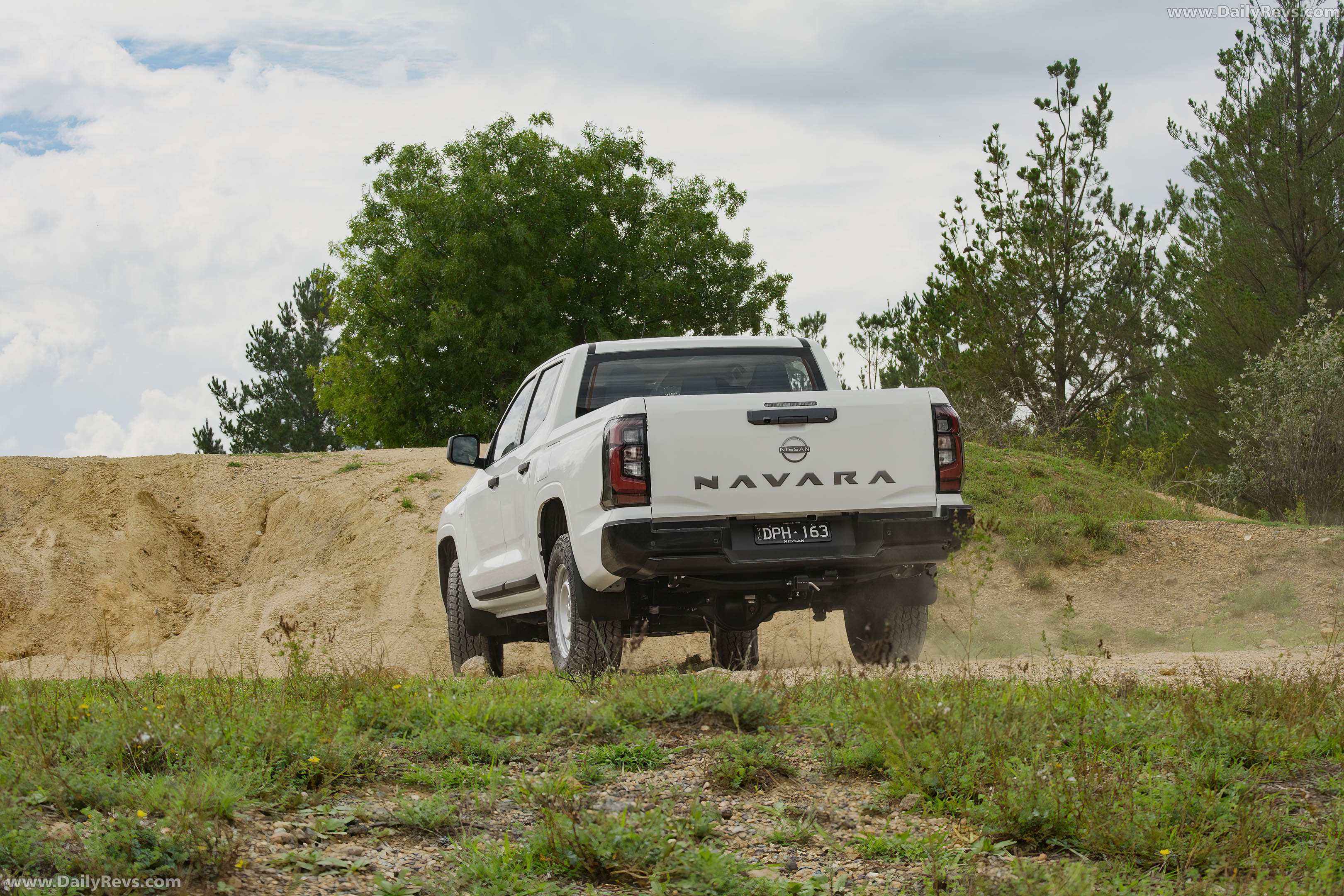 2026 Nissan Navara SL Rear View