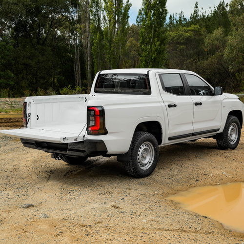 2026 Nissan Navara SL Rear View
