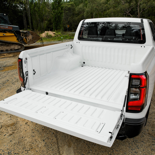 2026 Nissan Navara SL Rear View