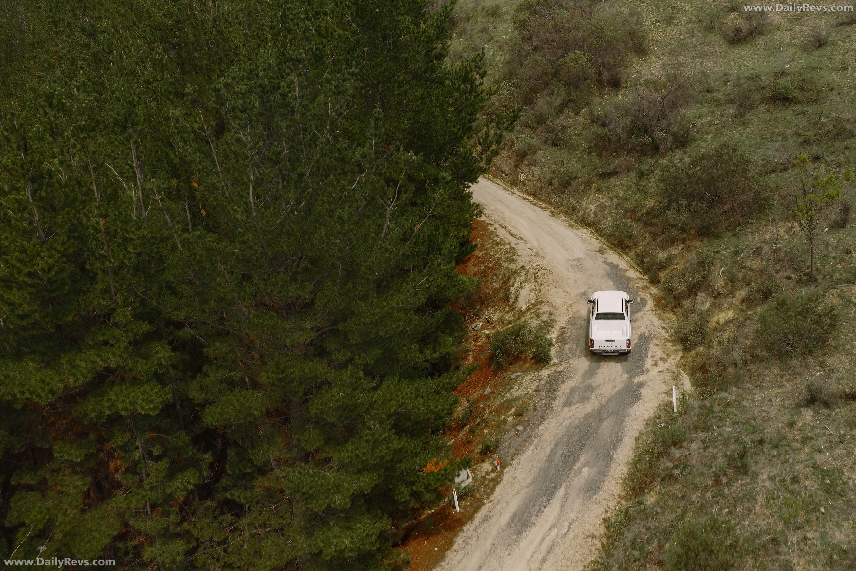 2026 Nissan Navara SL Top View