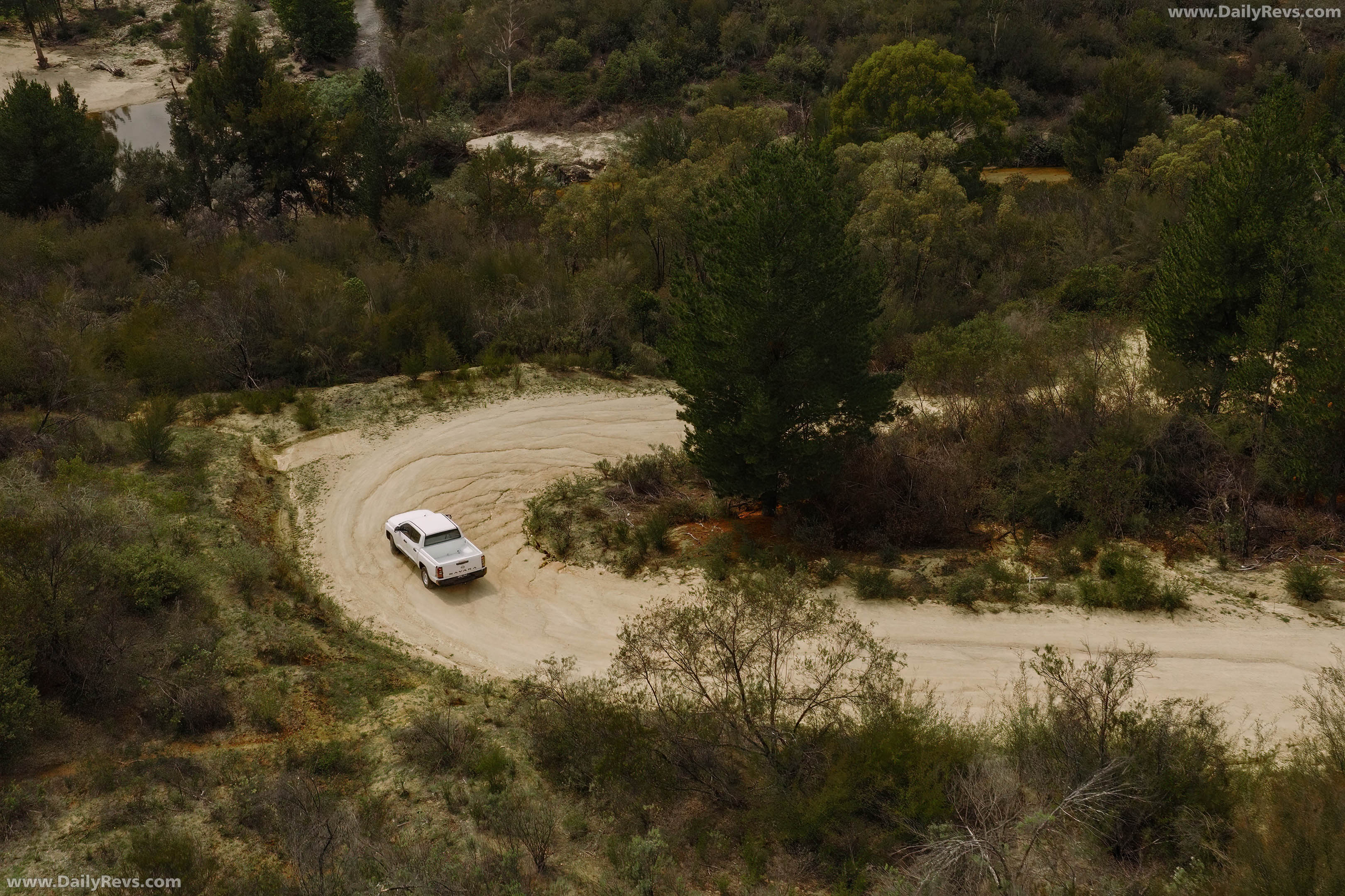 2026 Nissan Navara SL Top View