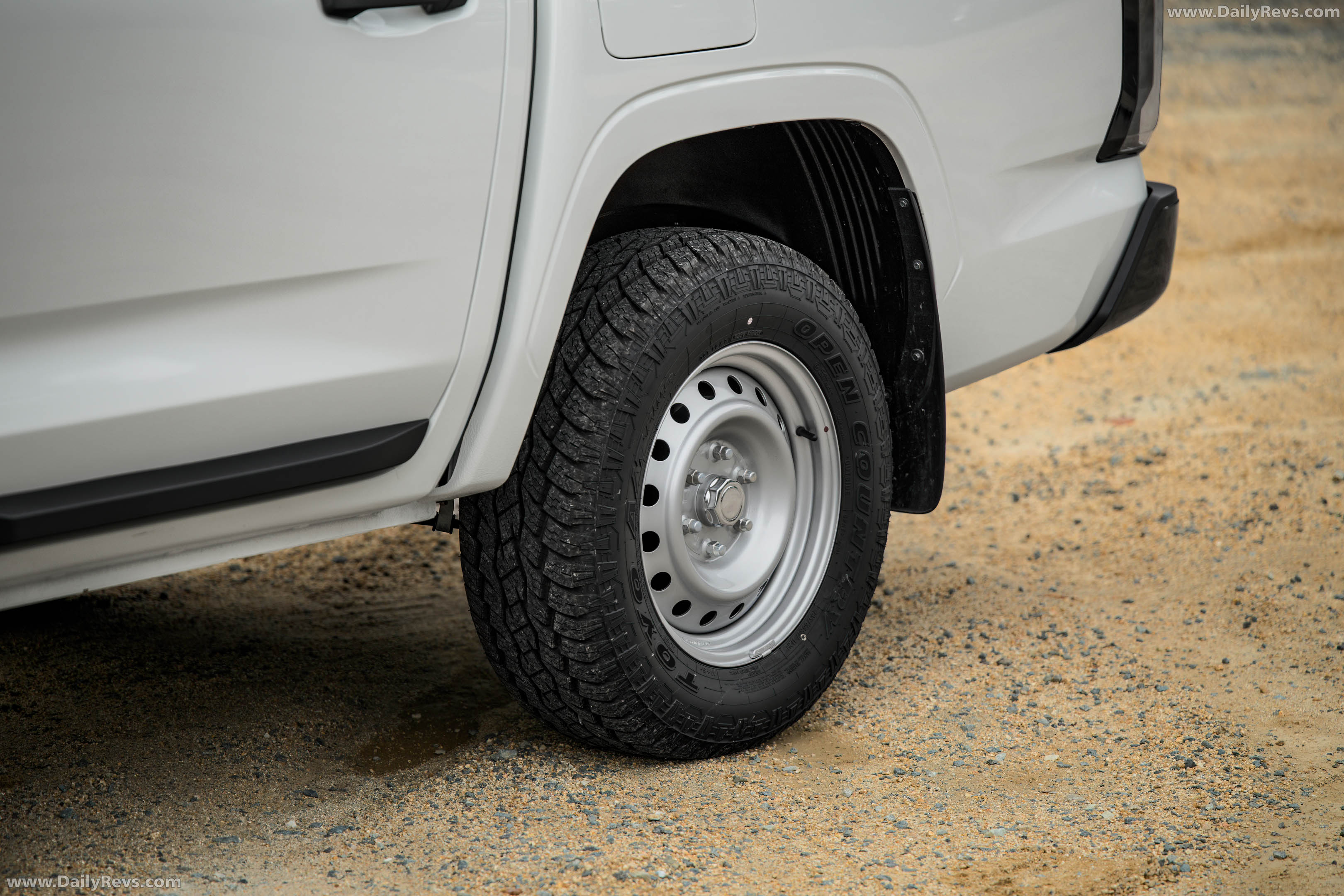 2026 Nissan Navara SL Exterior