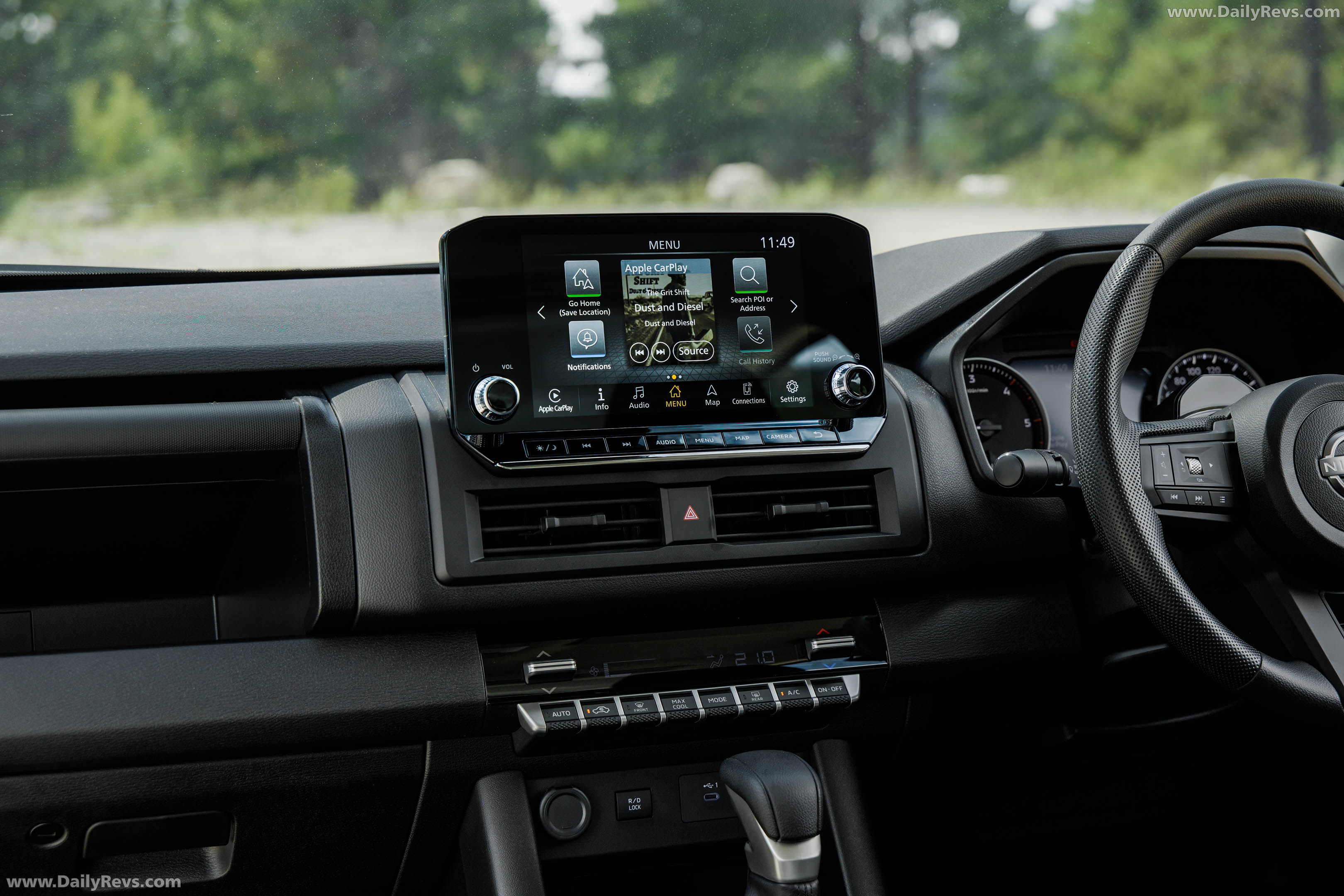 2026 Nissan Navara SL Interior