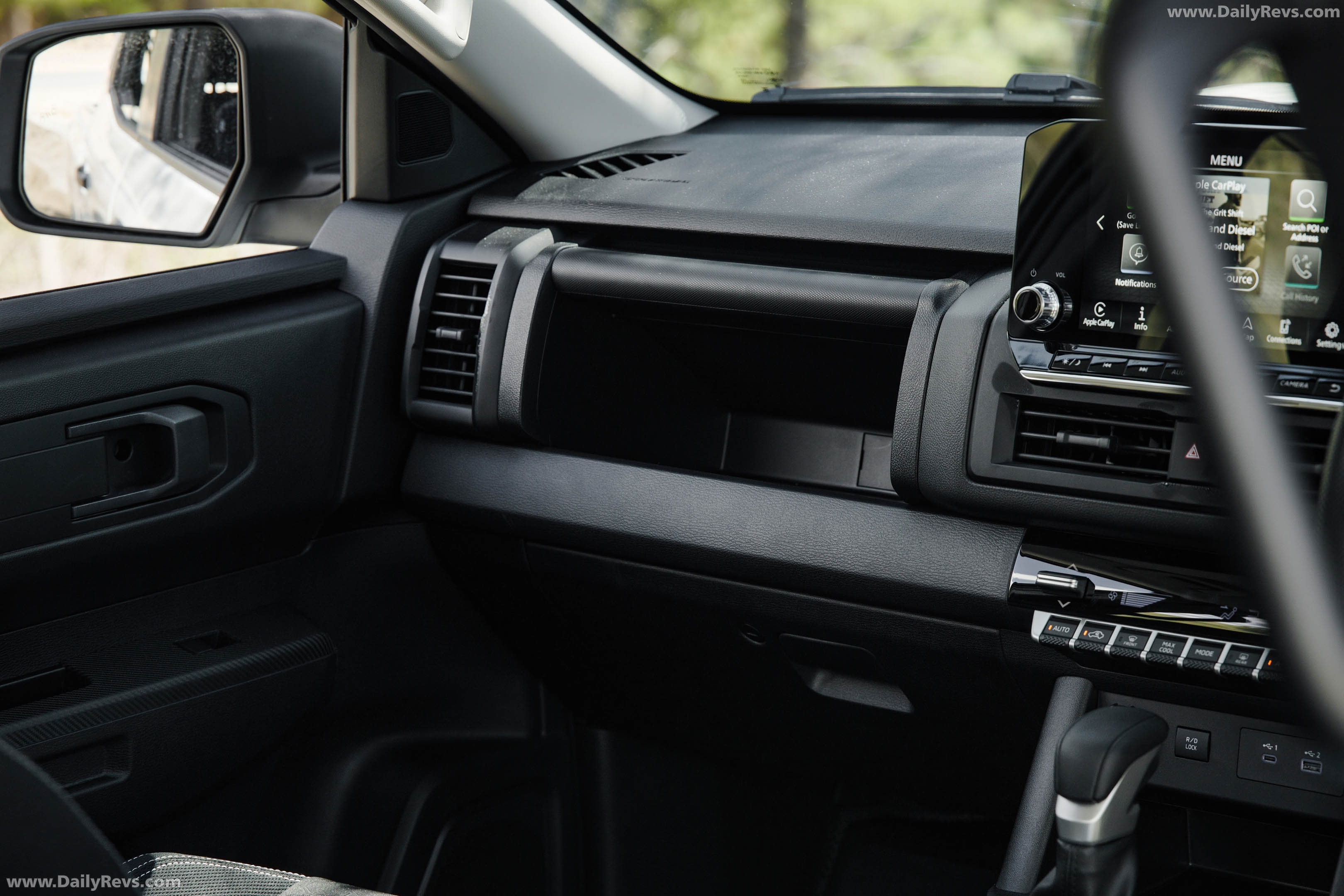 2026 Nissan Navara SL Interior