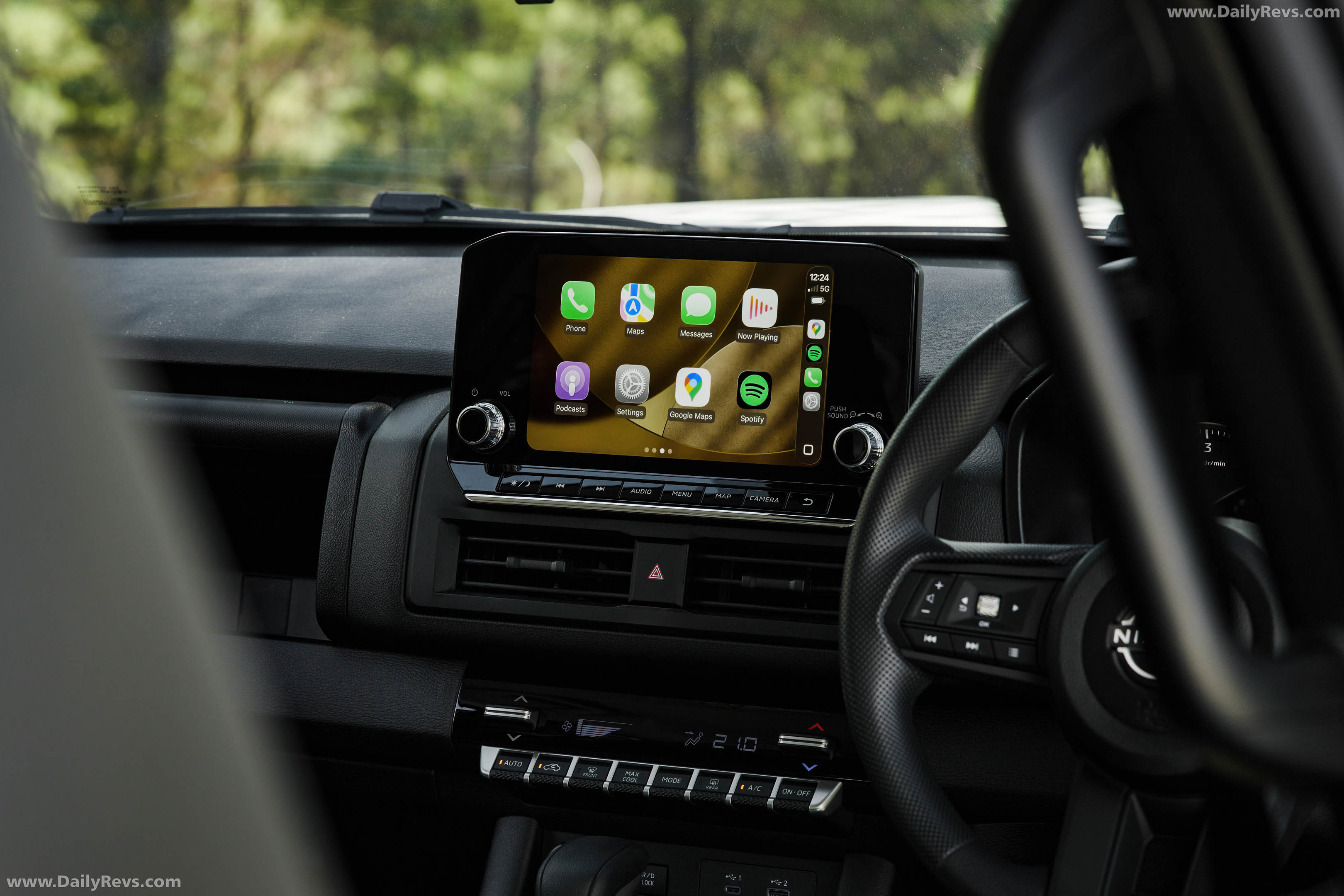 2026 Nissan Navara SL Interior