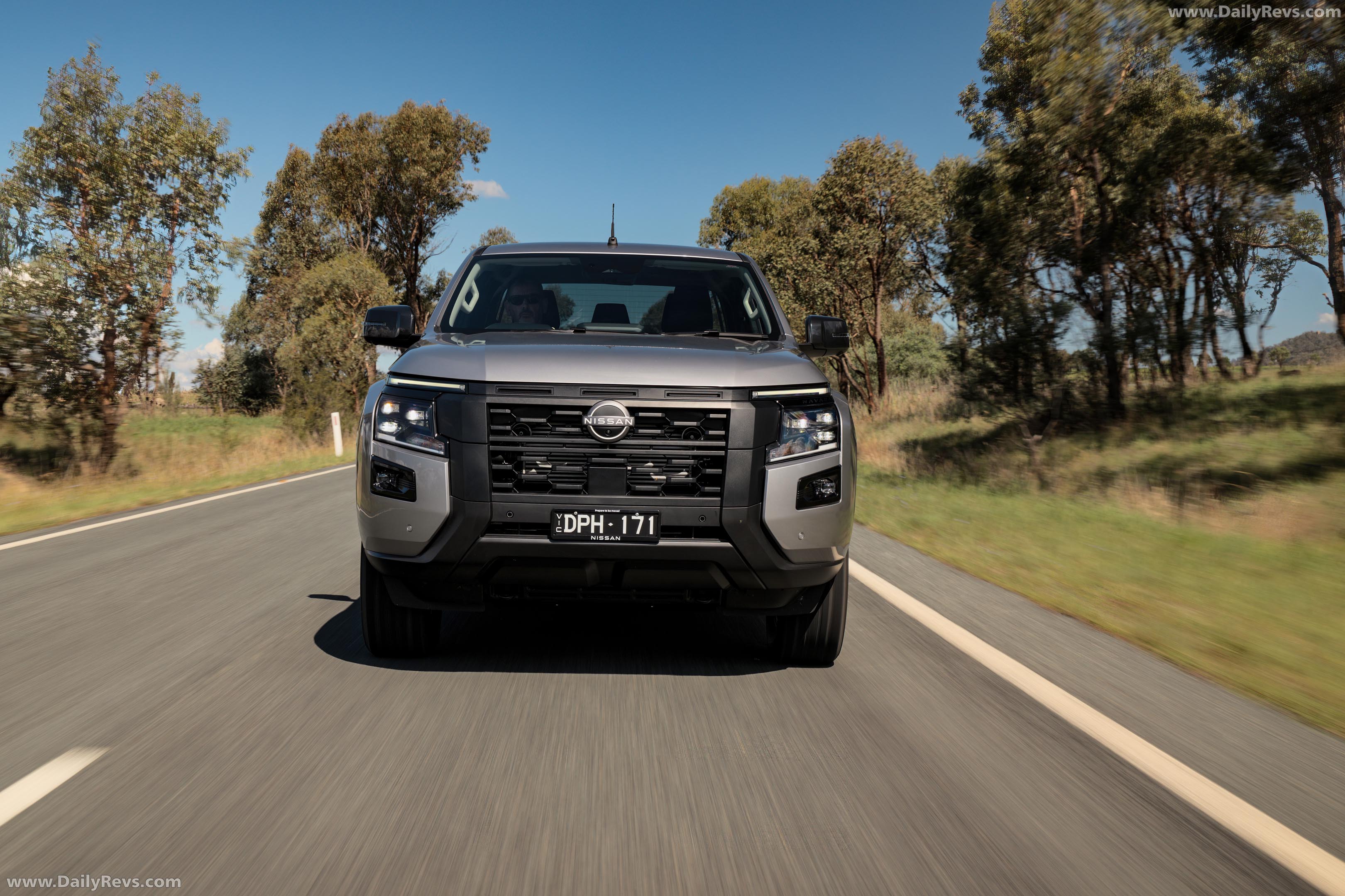 2026 Nissan Navara ST Front View