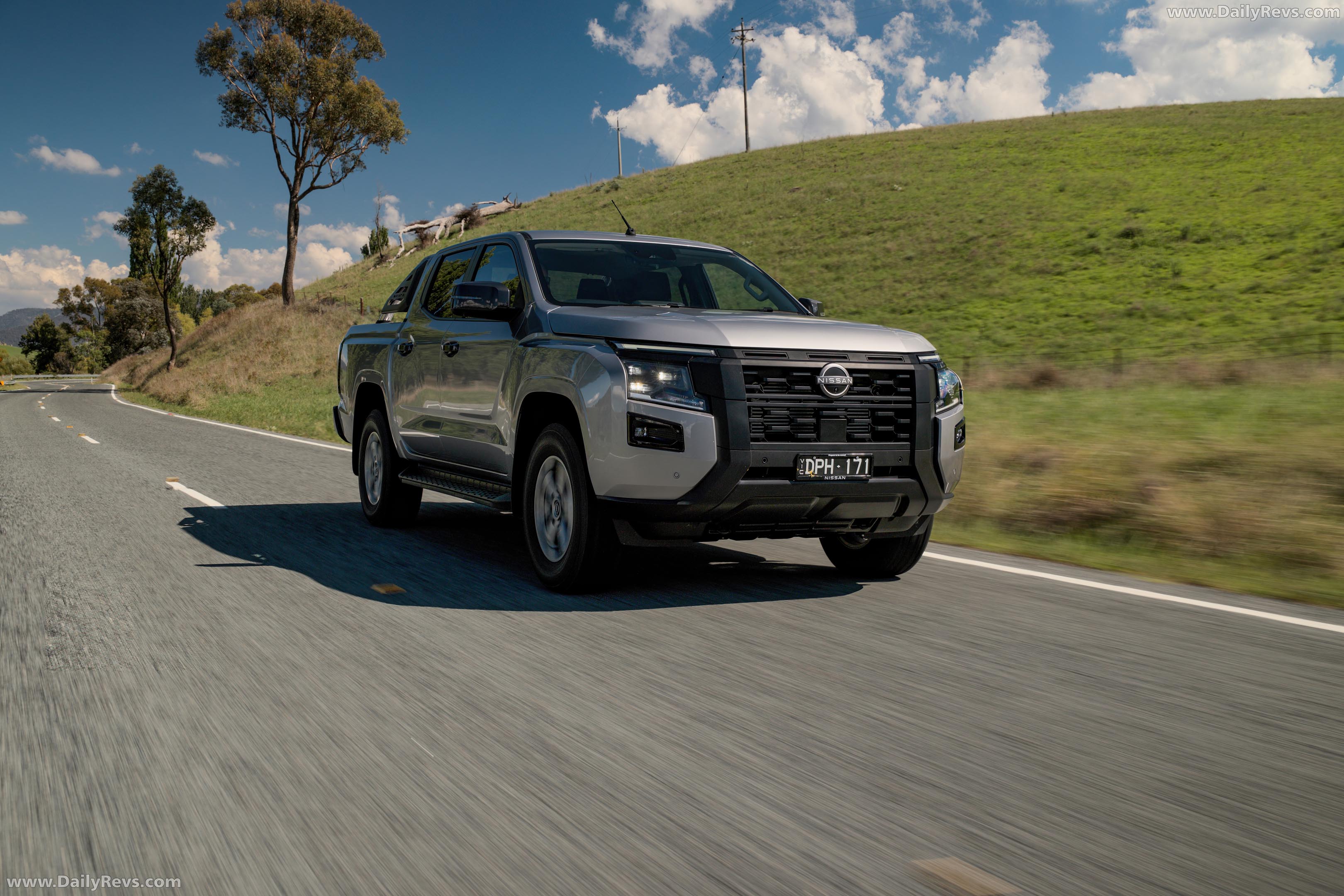 2026 Nissan Navara ST Front View