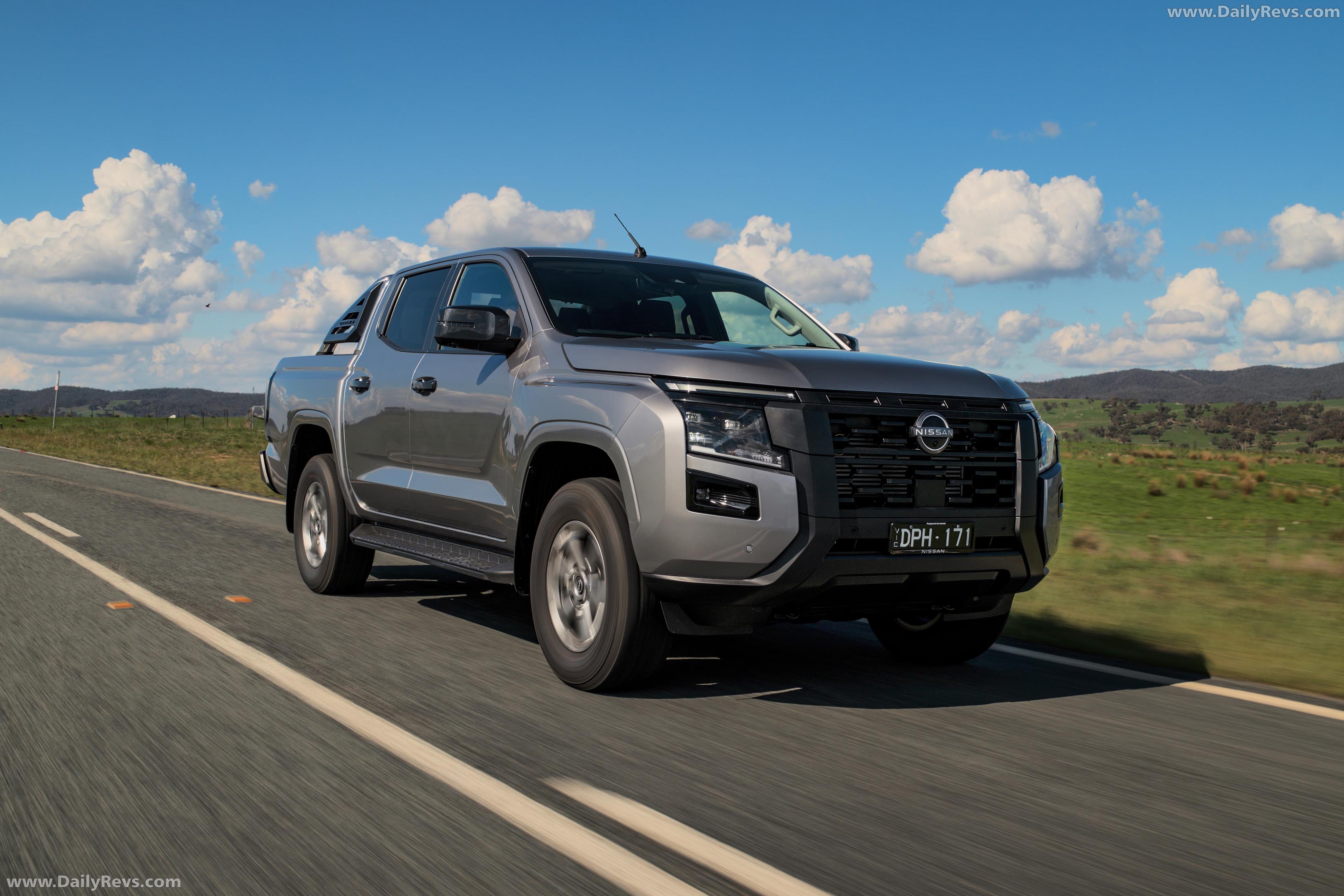 2026 Nissan Navara ST Front View