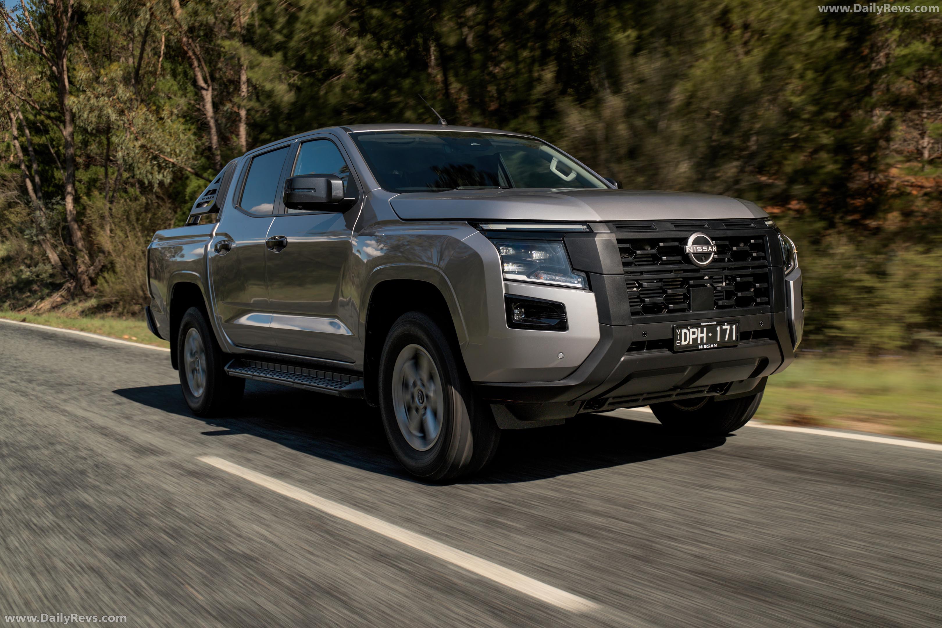 2026 Nissan Navara ST Front View