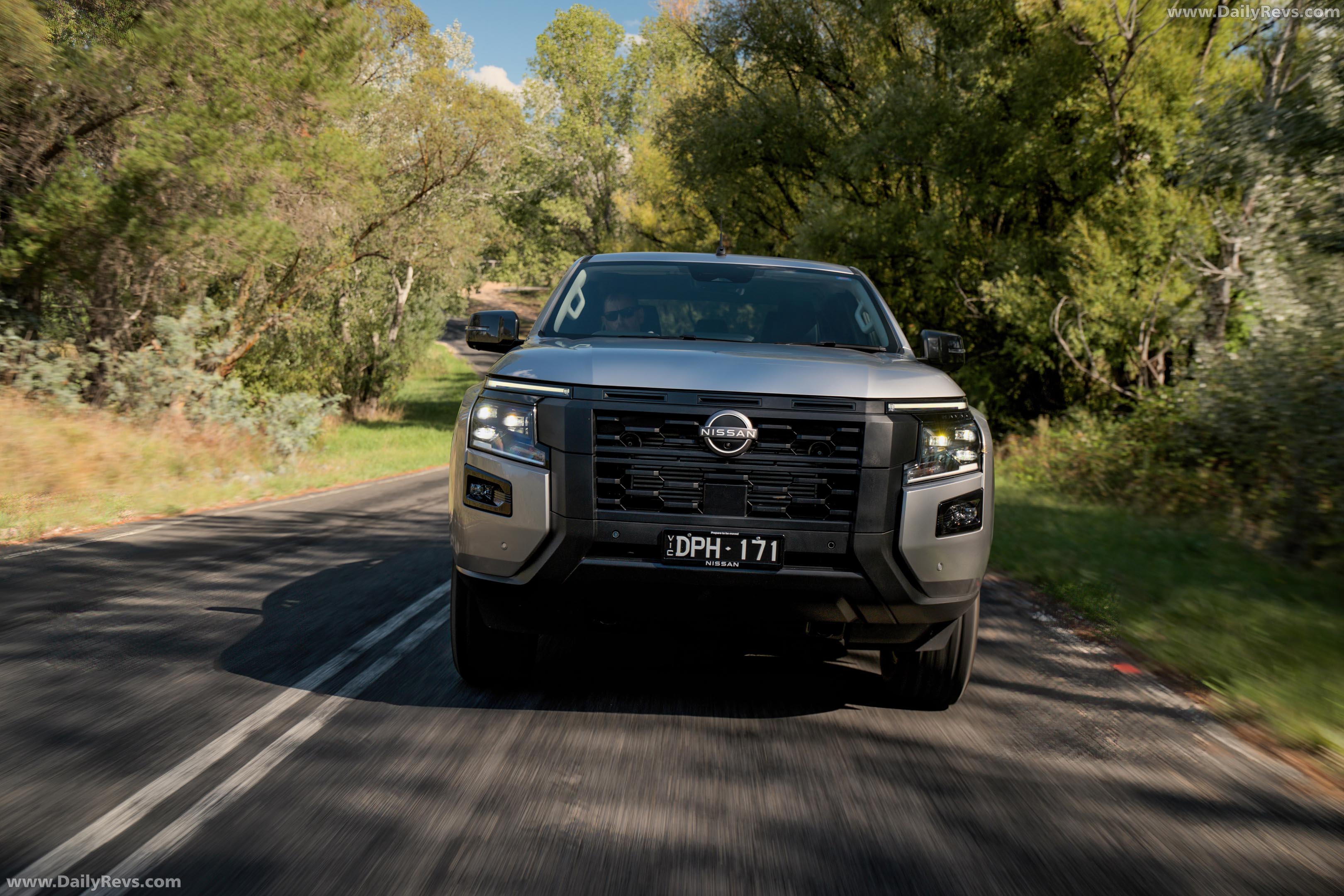 2026 Nissan Navara ST Front View