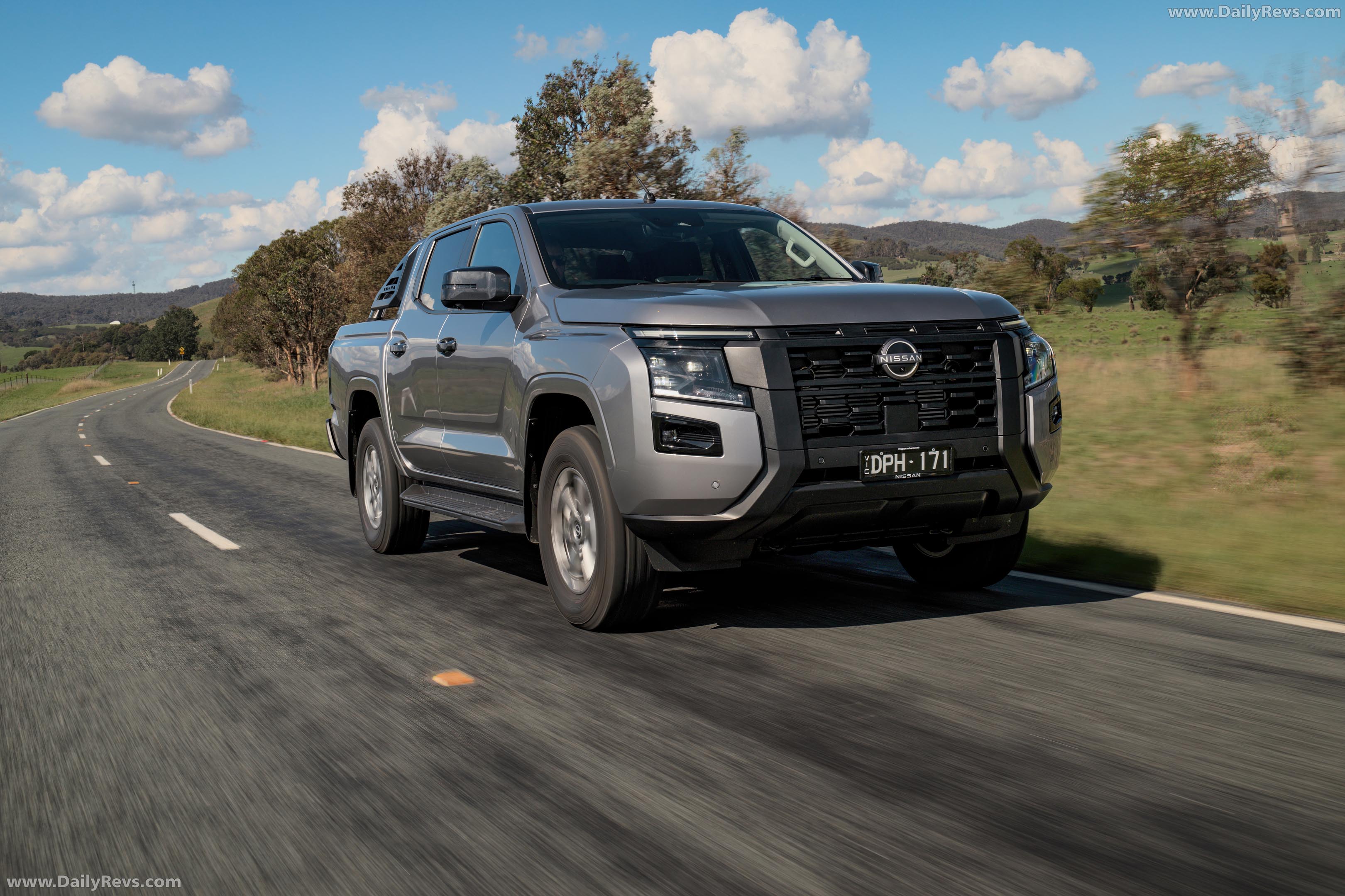 2026 Nissan Navara ST Front View