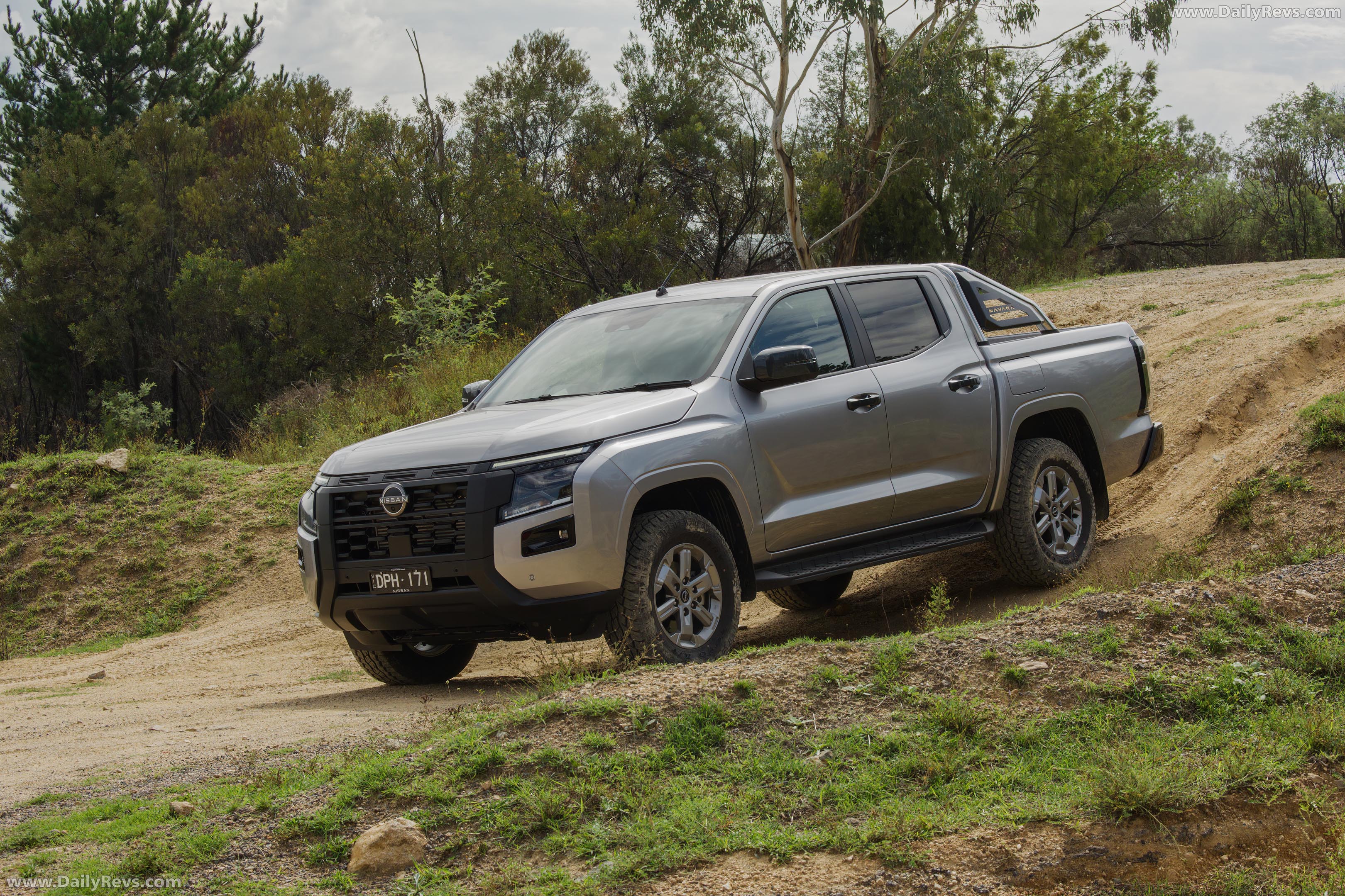 2026 Nissan Navara ST Front View