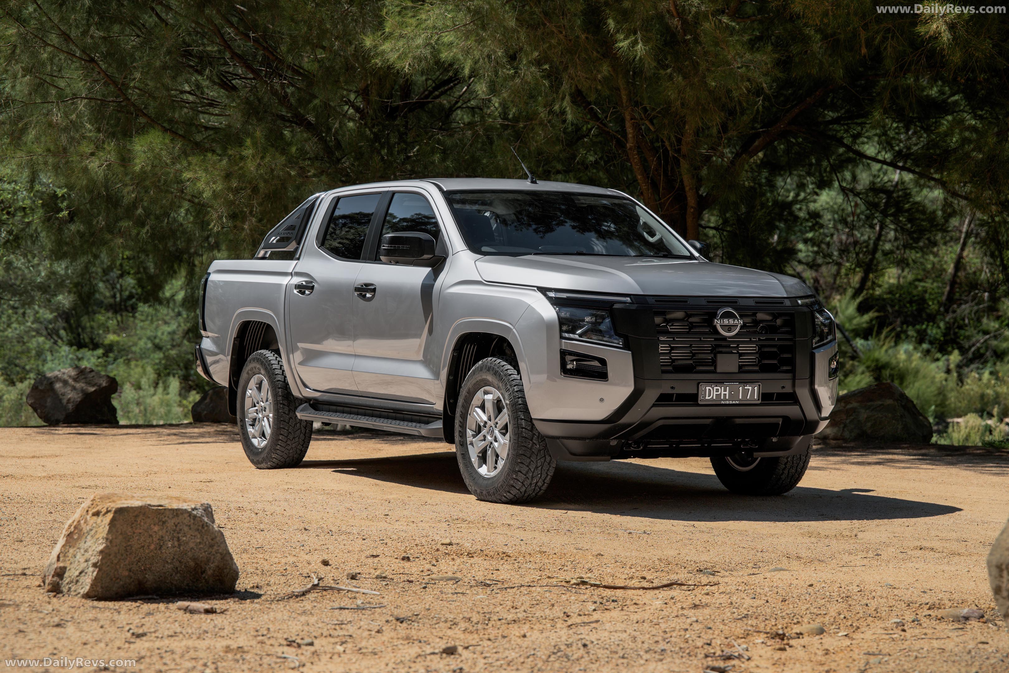 2026 Nissan Navara ST Front View