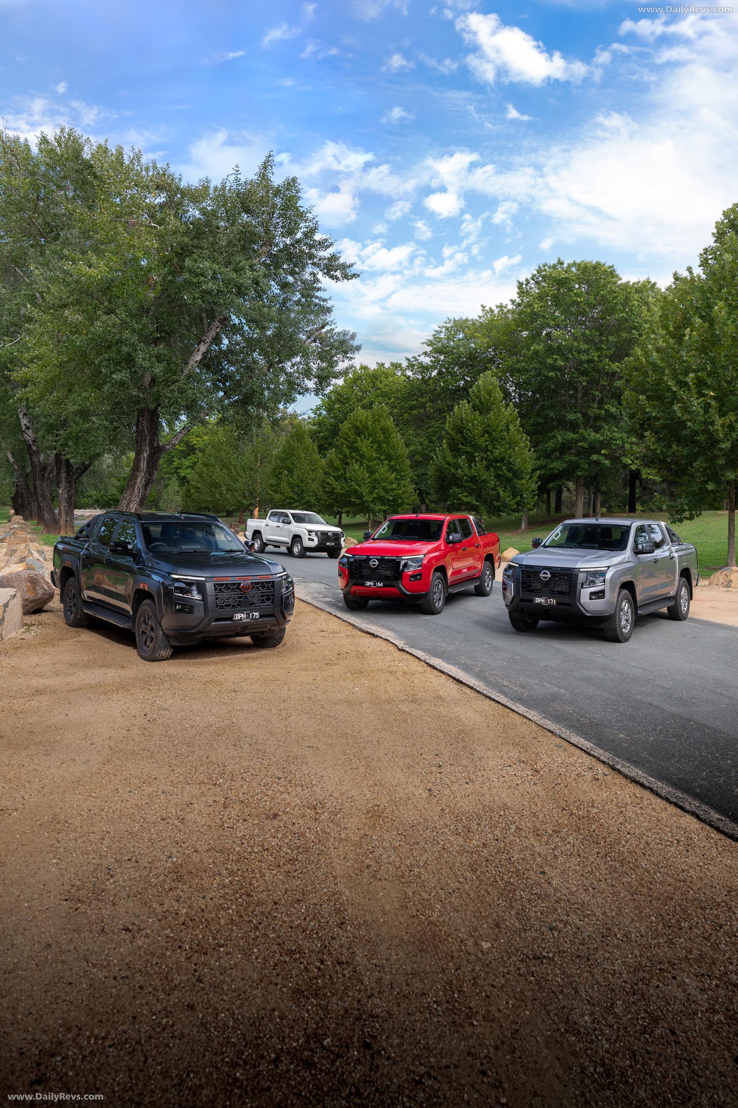 2026 Nissan Navara ST Front View