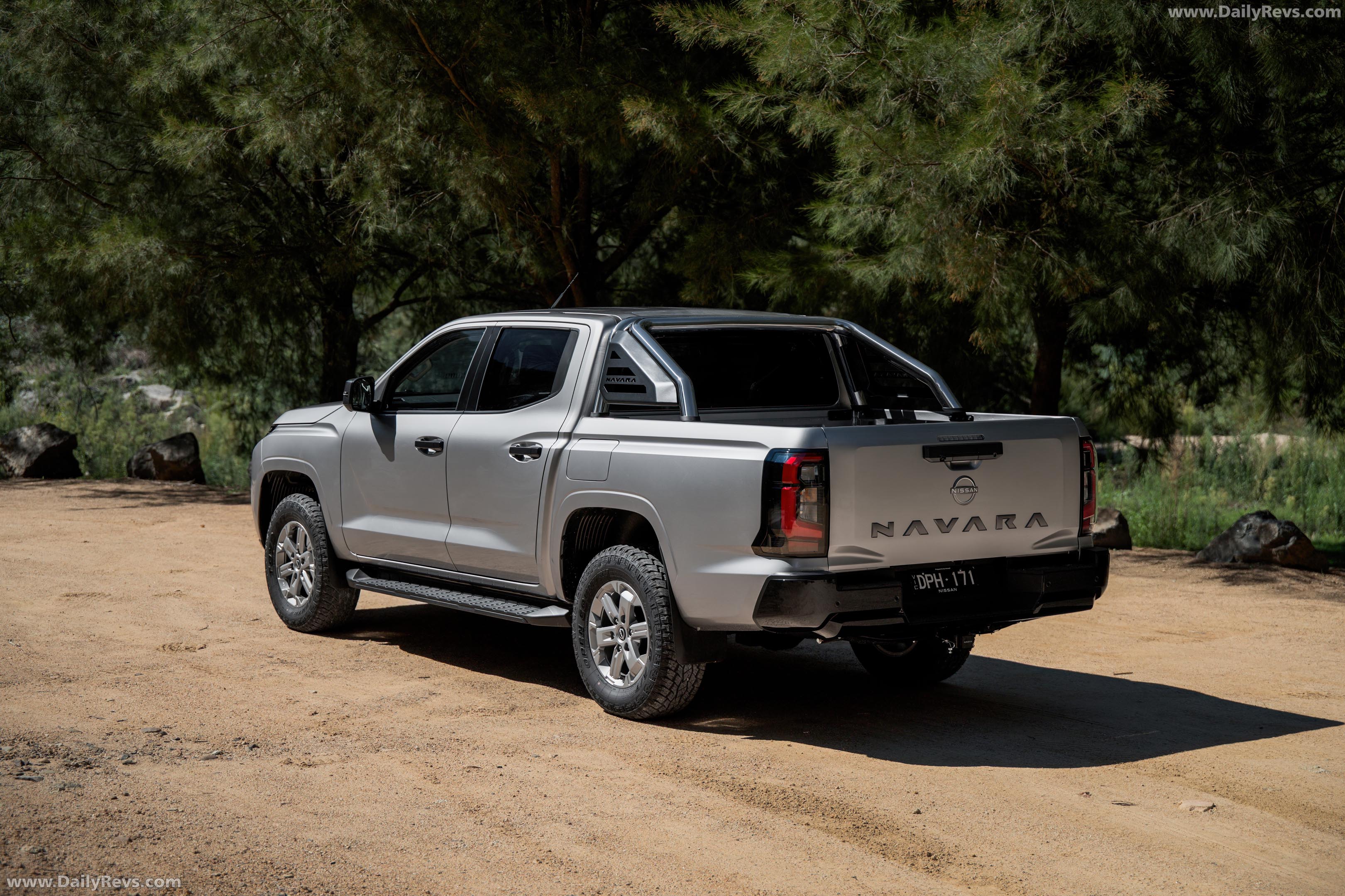 2026 Nissan Navara ST Rear View