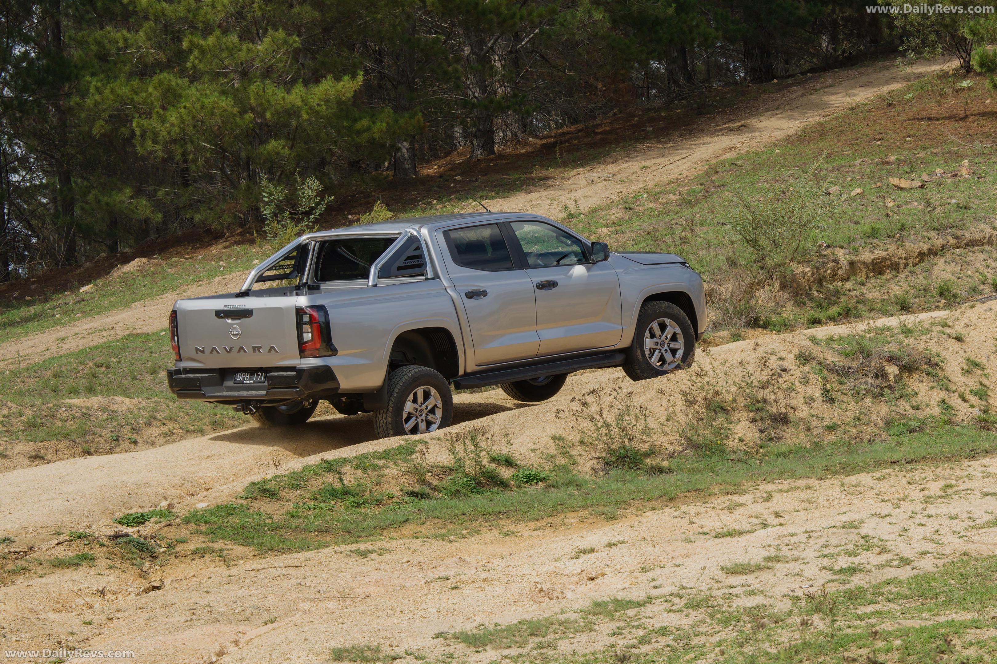 2026 Nissan Navara ST Rear View