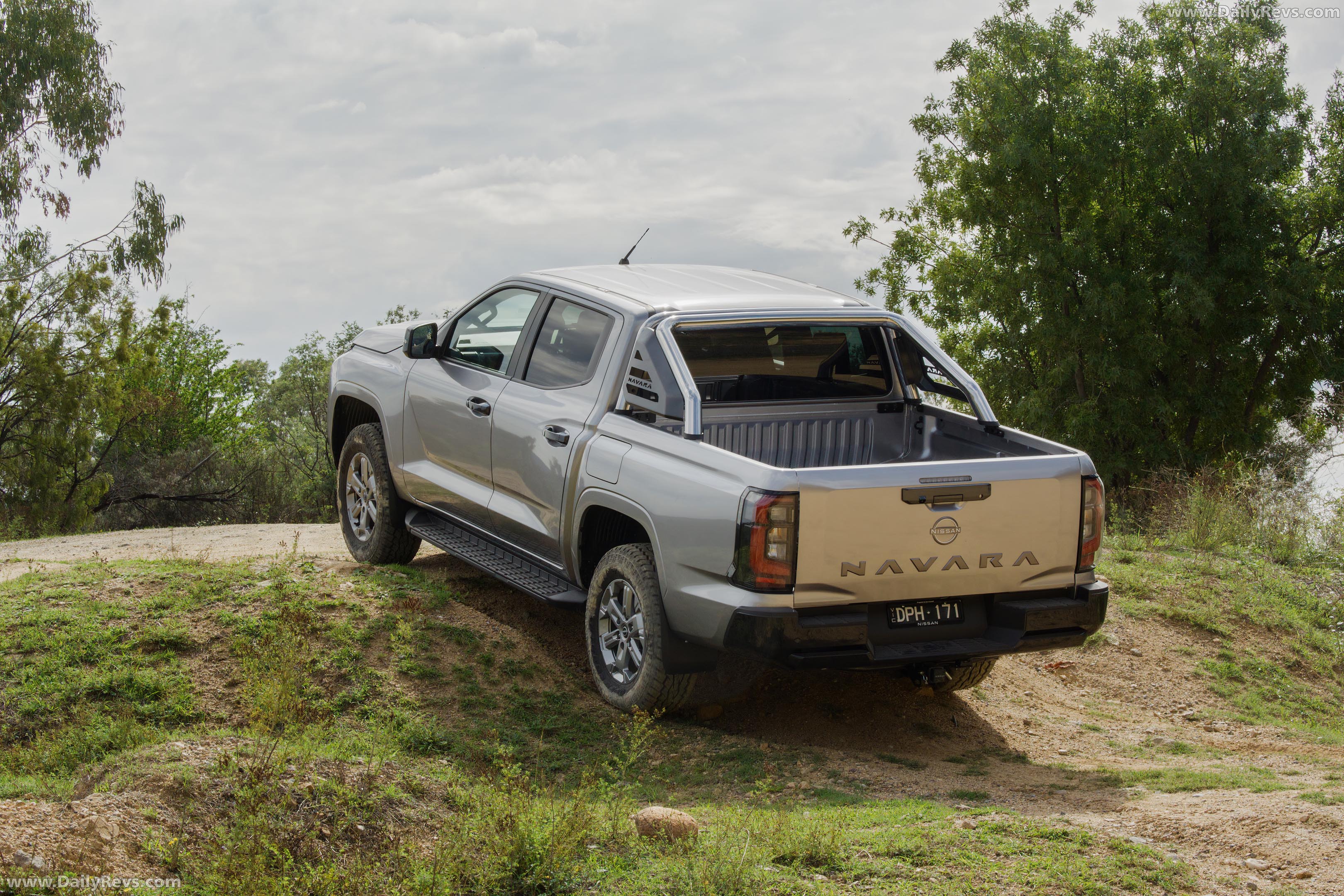 2026 Nissan Navara ST Rear View