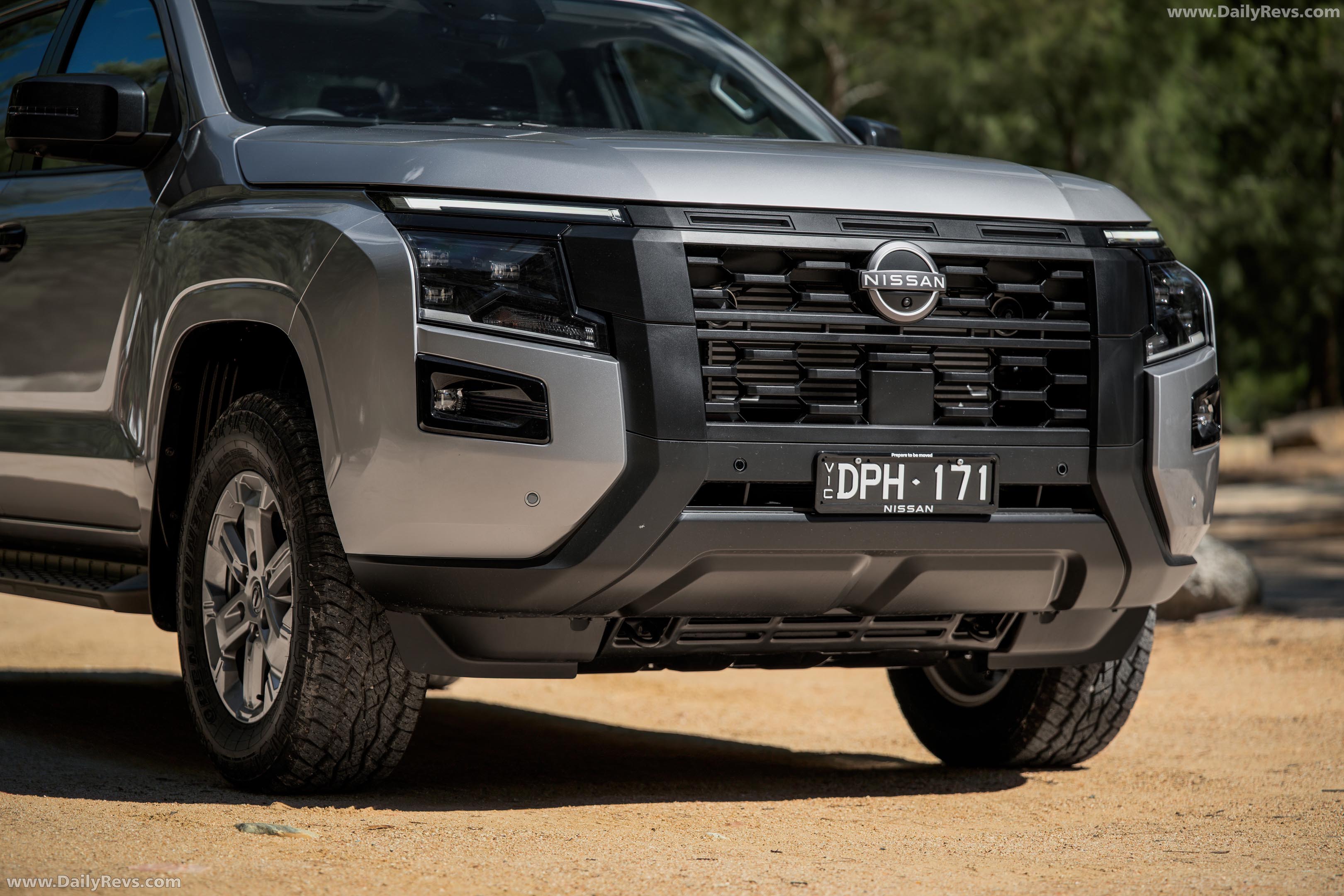 2026 Nissan Navara ST Exterior