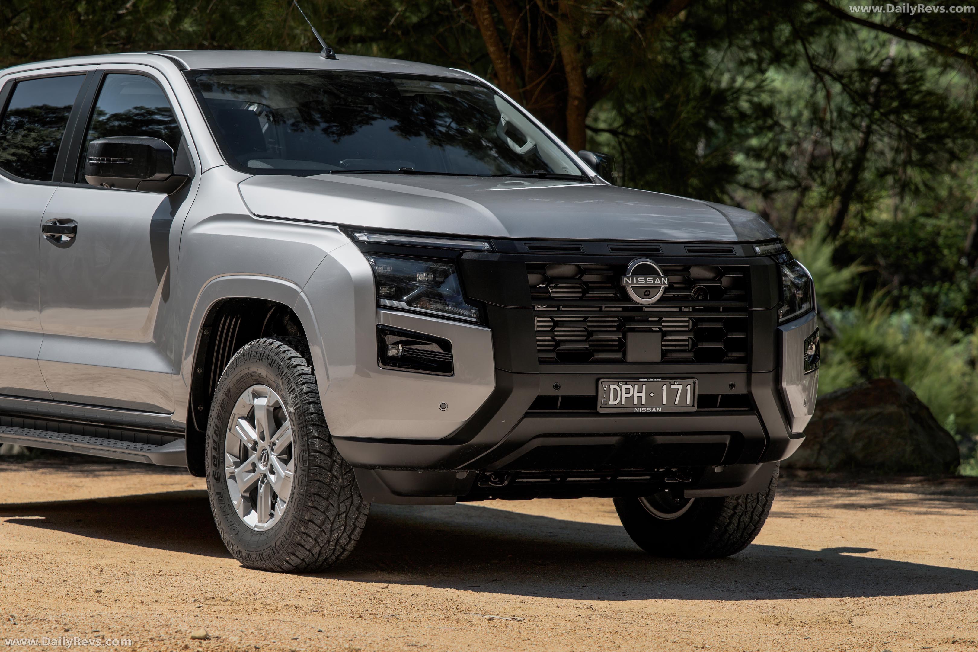 2026 Nissan Navara ST Exterior