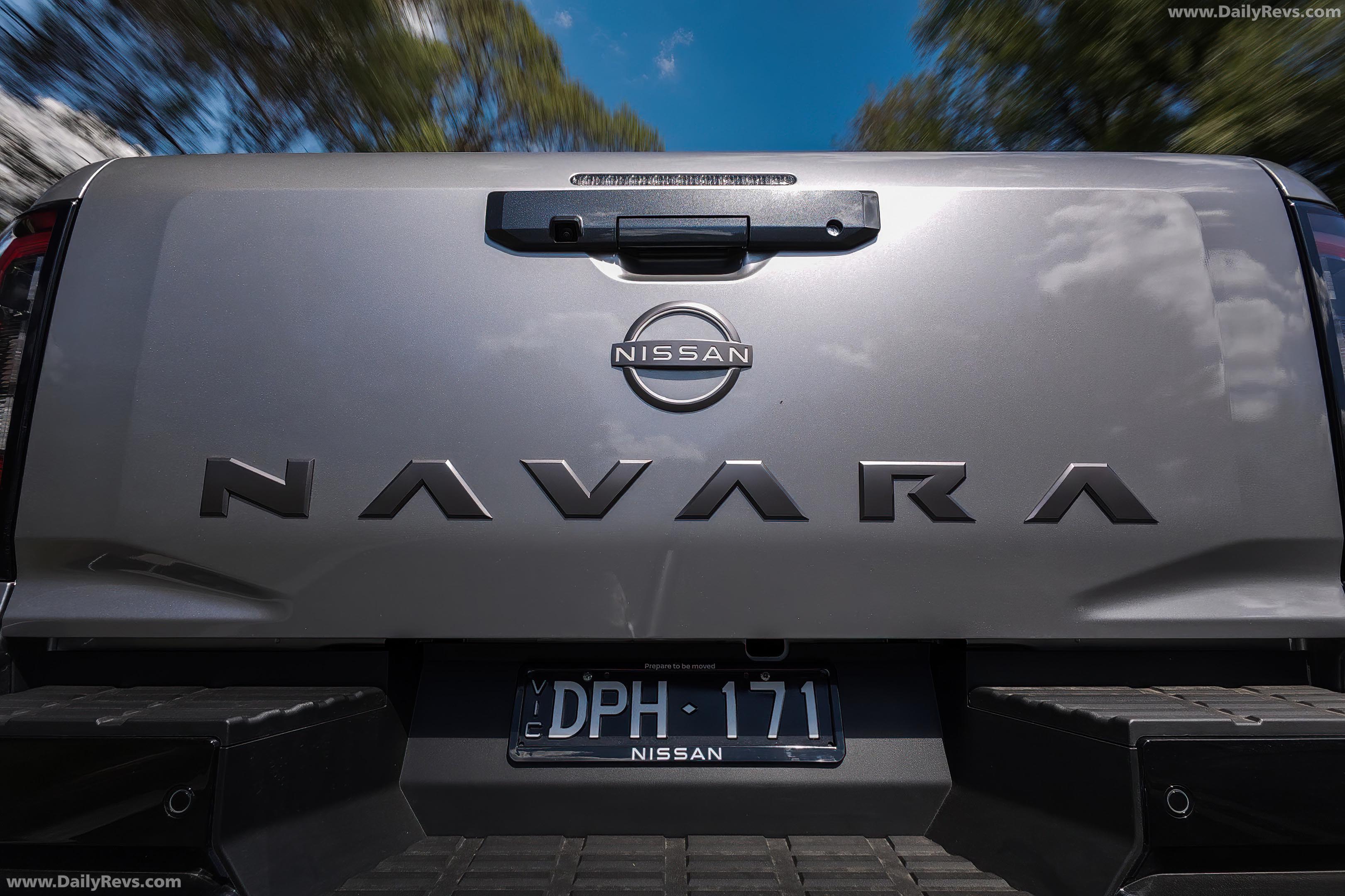2026 Nissan Navara ST Exterior