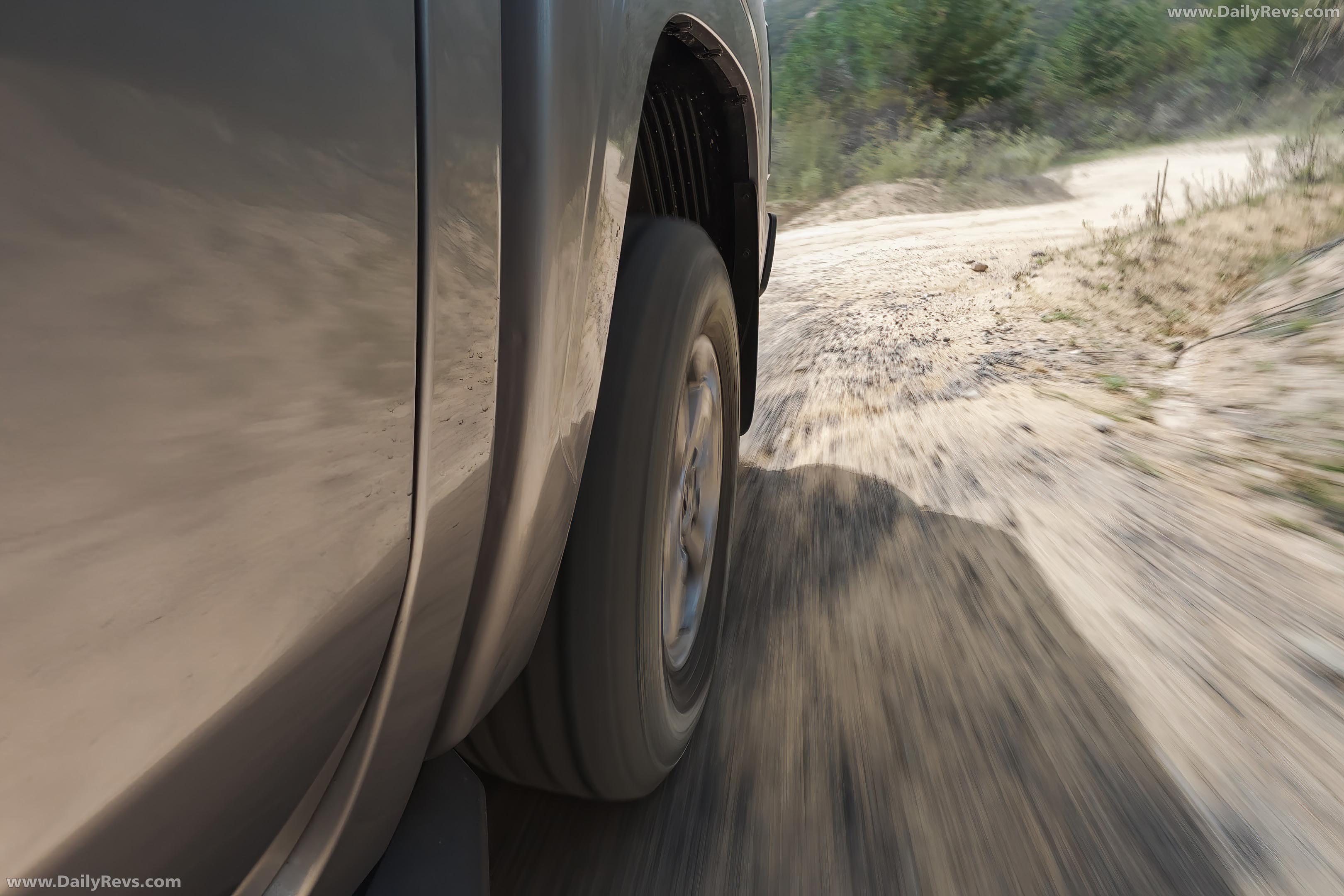 2026 Nissan Navara ST Exterior