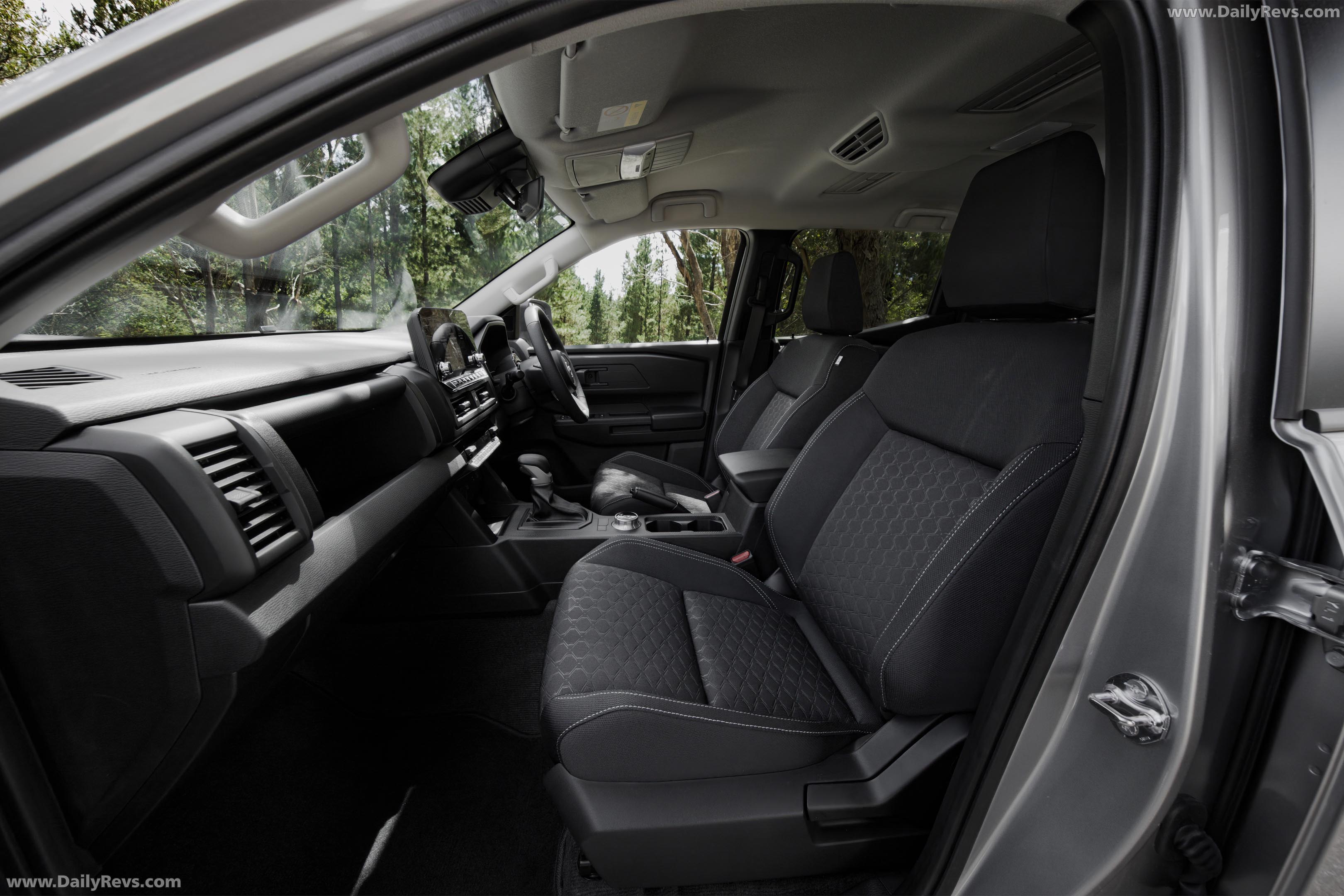2026 Nissan Navara ST Interior