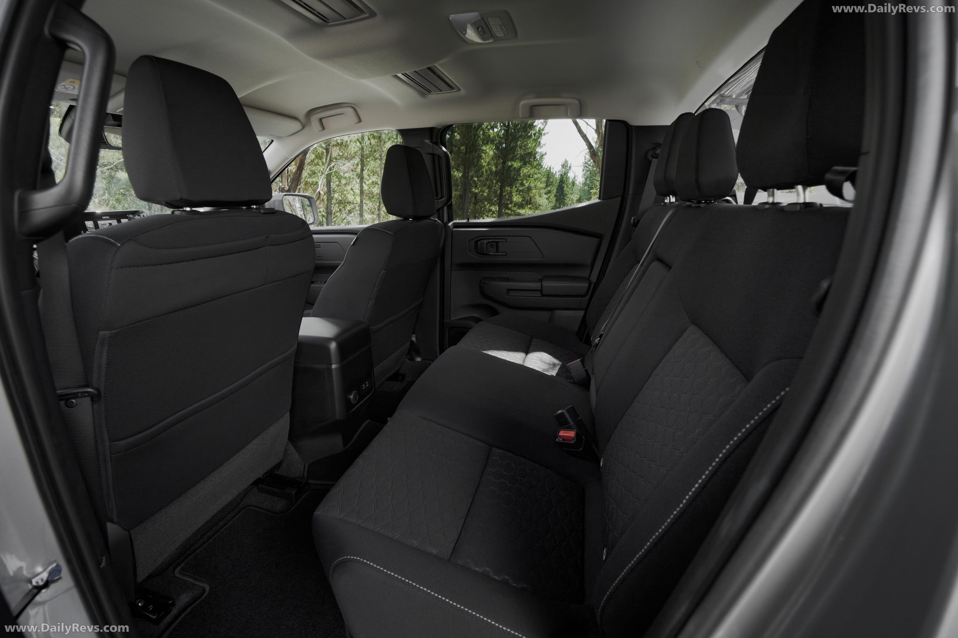 2026 Nissan Navara ST Interior