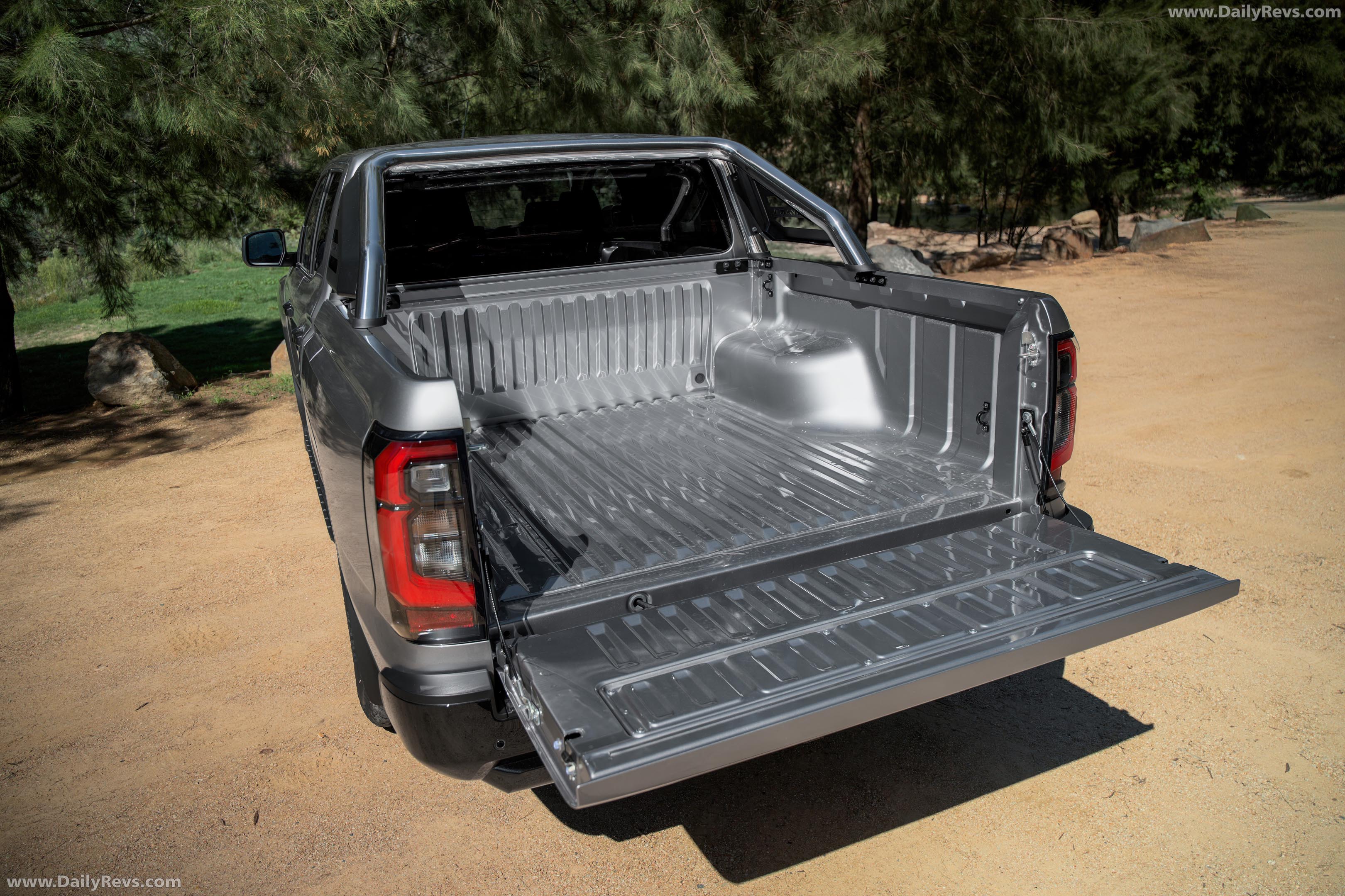 2026 Nissan Navara ST Interior