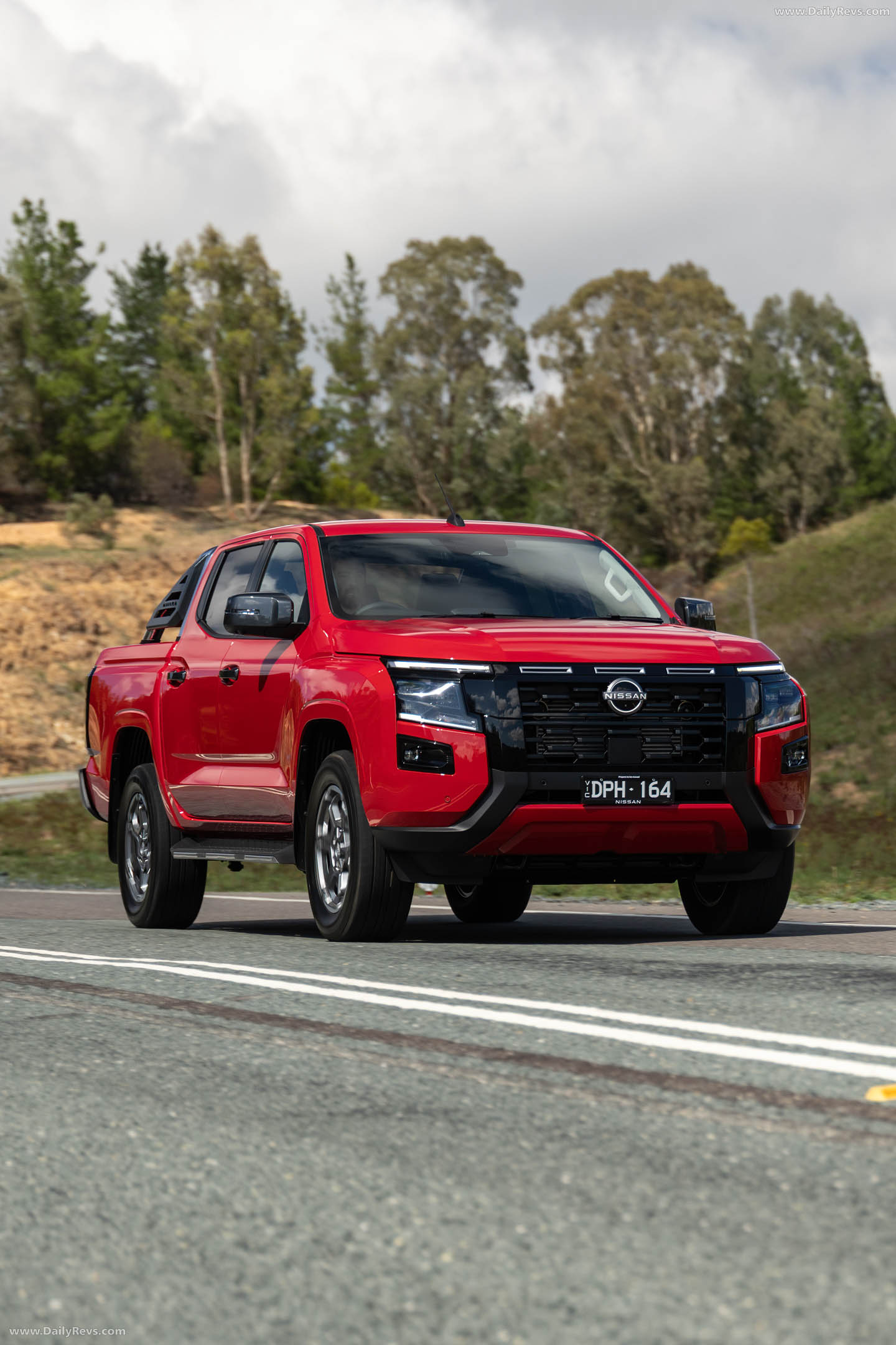 2026 Nissan Navara ST-X Outback Red Front View