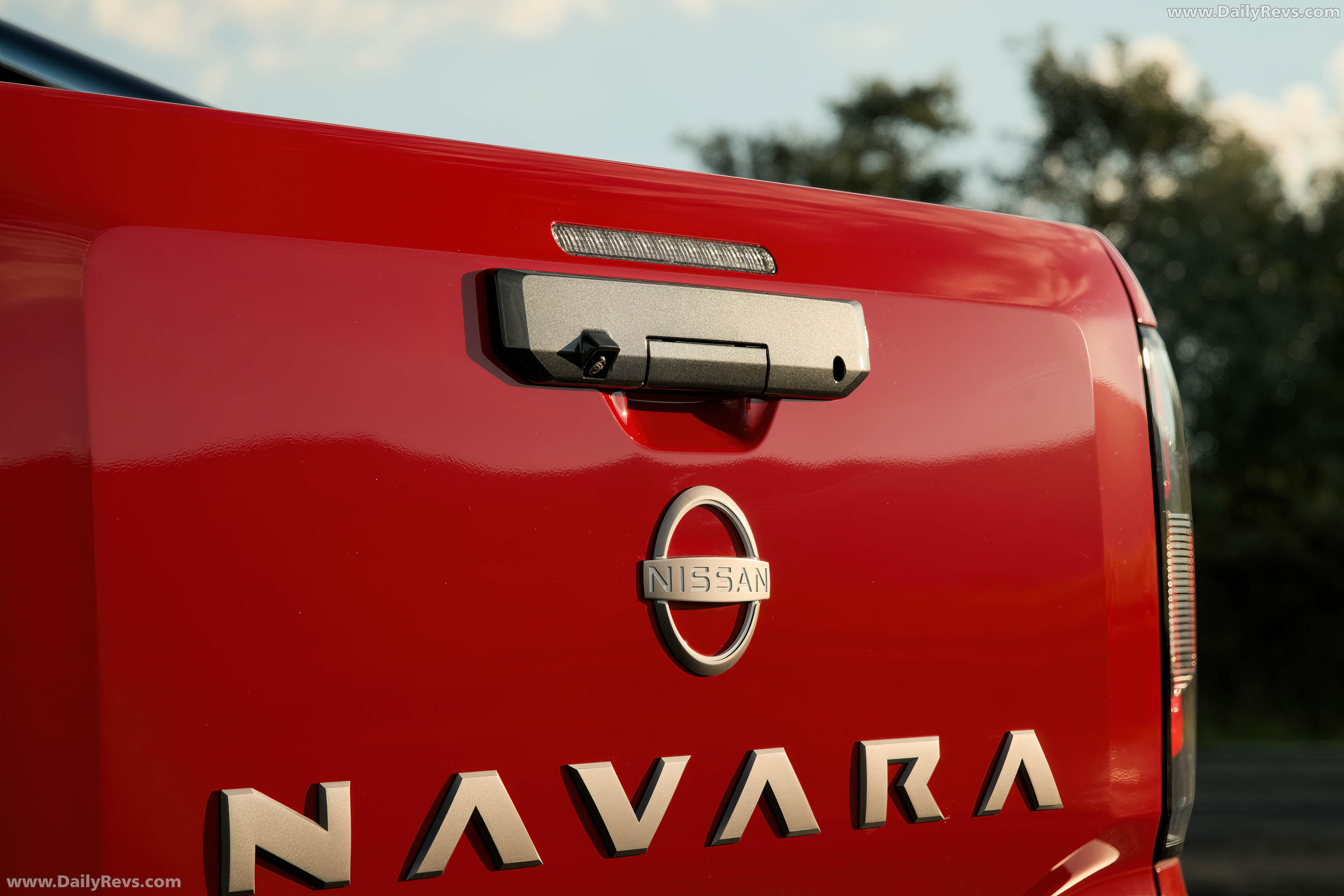 2026 Nissan Navara ST-X Outback Red Exterior