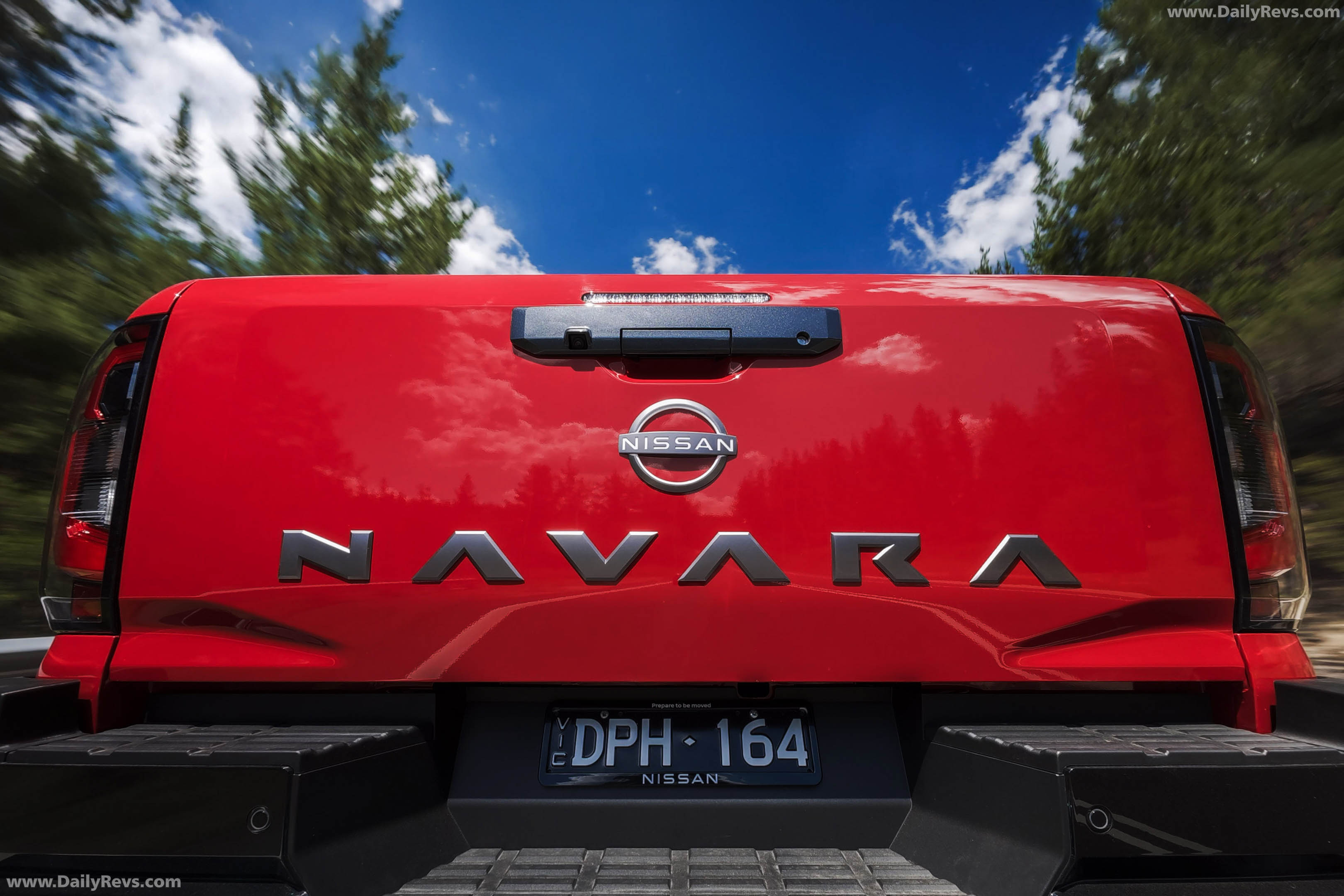 2026 Nissan Navara ST-X Outback Red Exterior