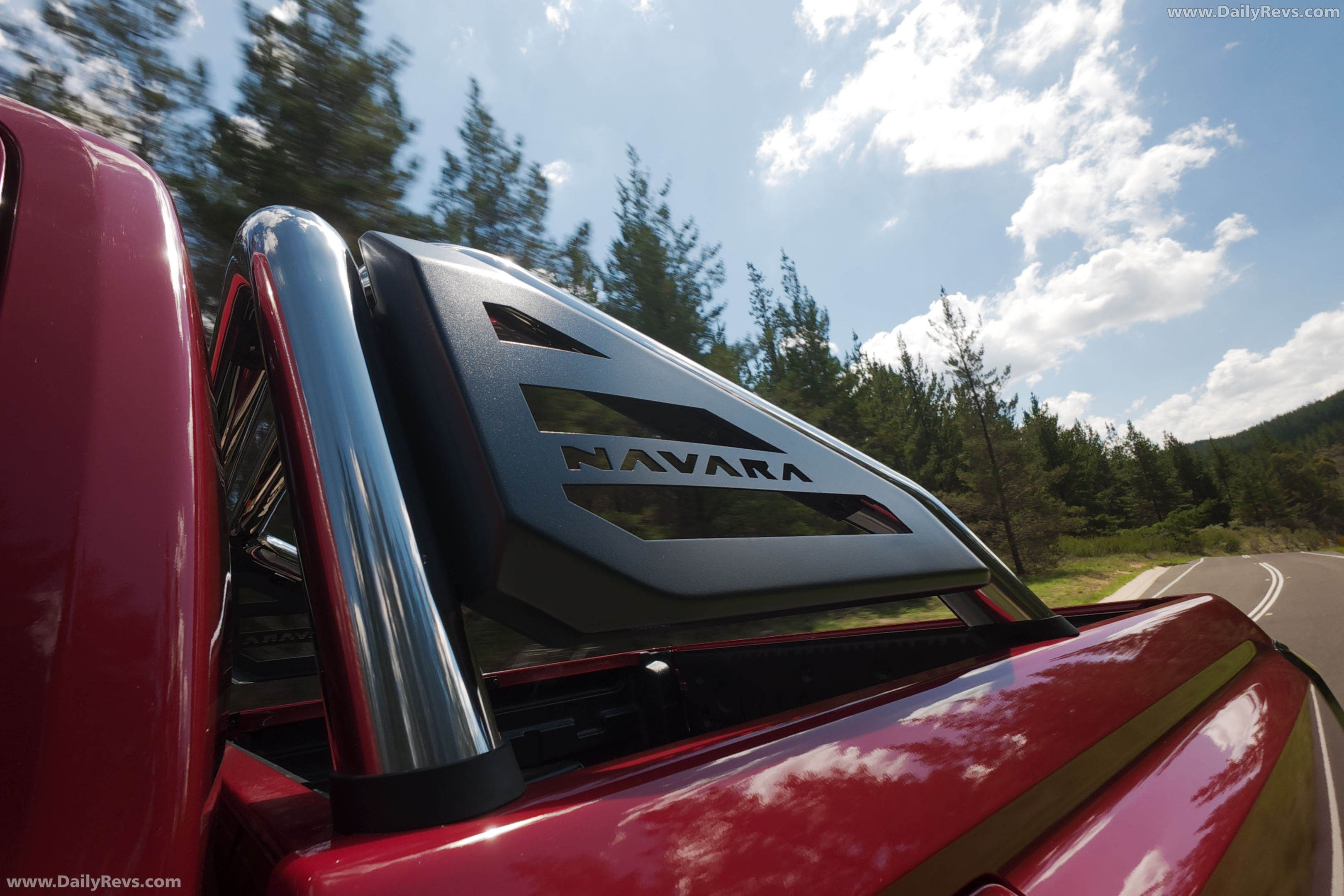 2026 Nissan Navara ST-X Outback Red Exterior