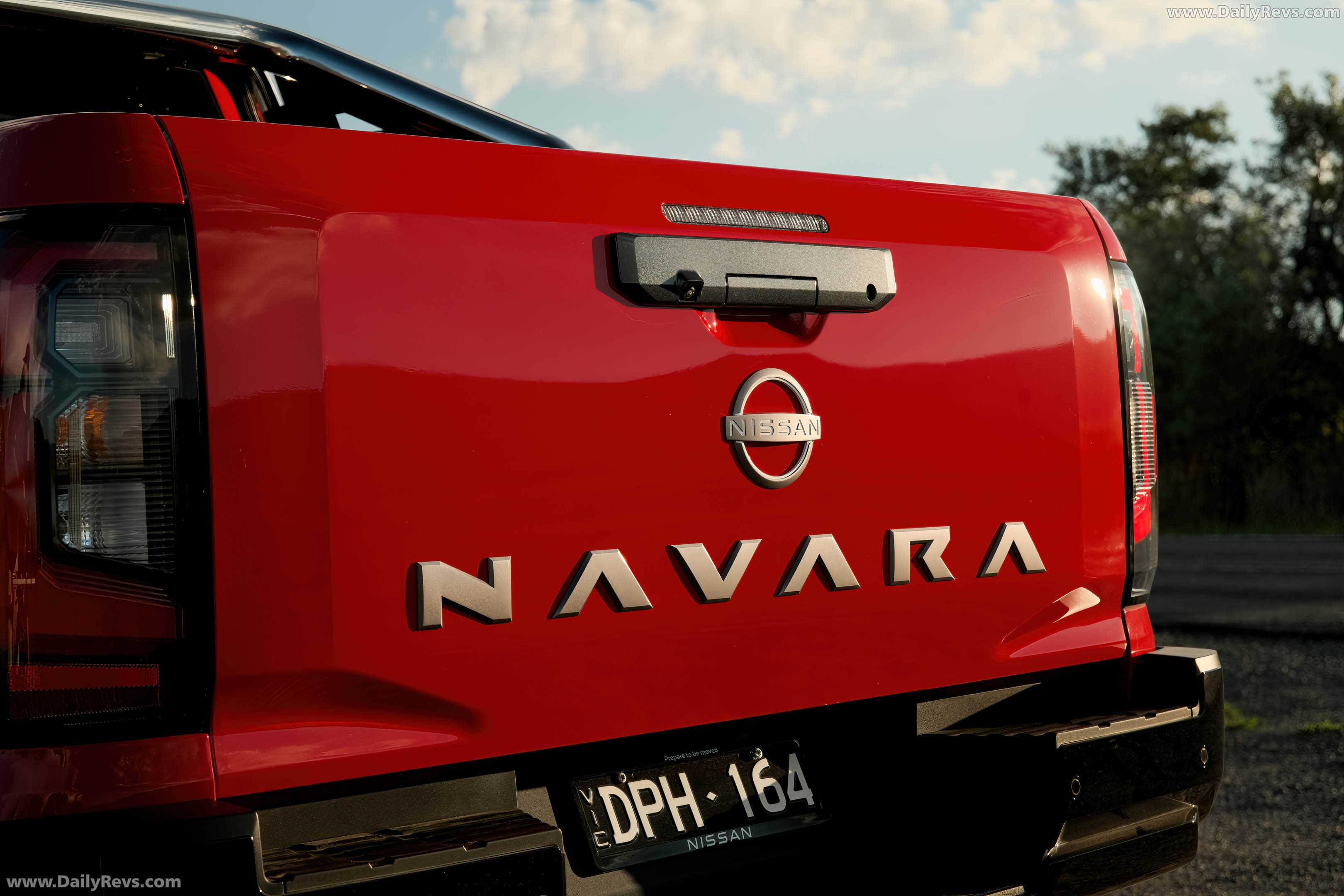 2026 Nissan Navara ST-X Outback Red Exterior