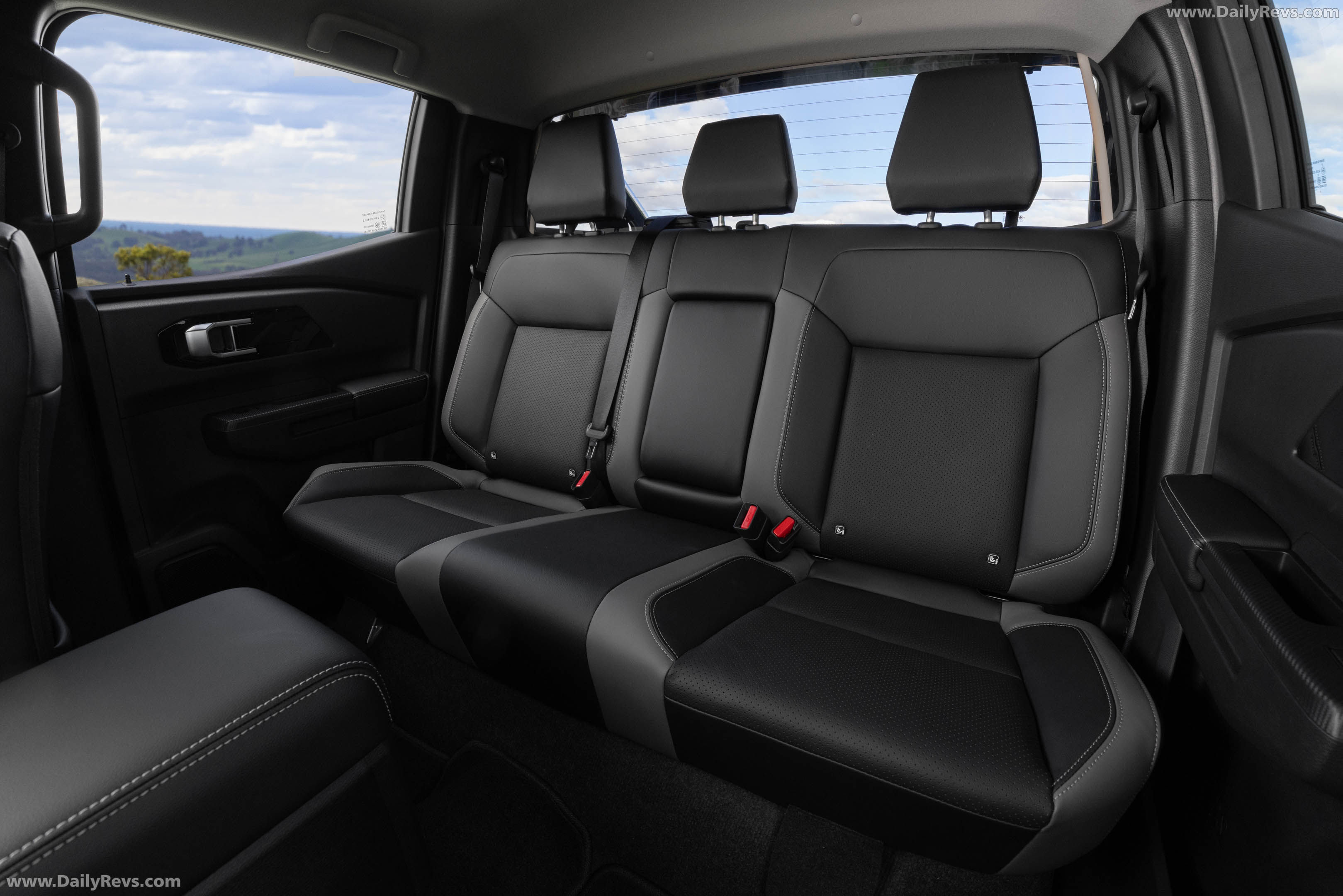 2026 Nissan Navara ST-X Outback Red Interior